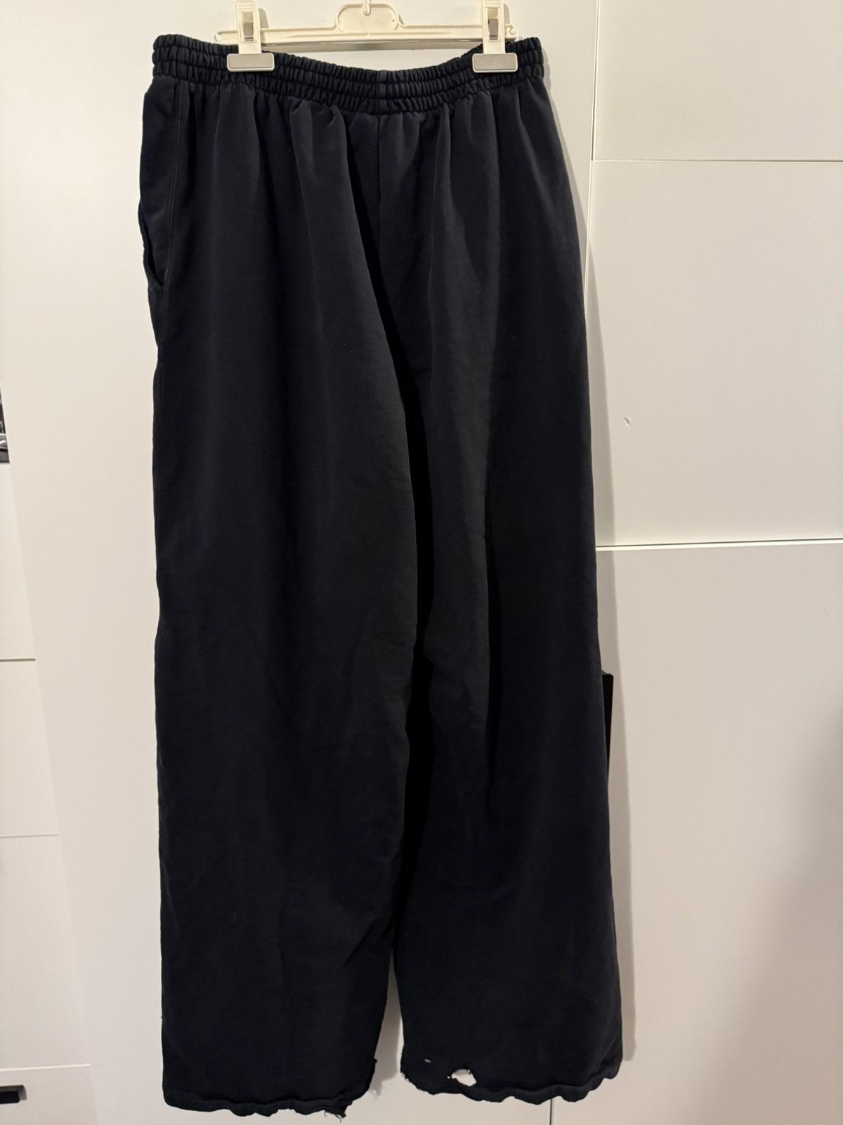 Balenciaga Balenciaga sweatpants size L Size US 34 / EU 50 - 2 Thumbnail
