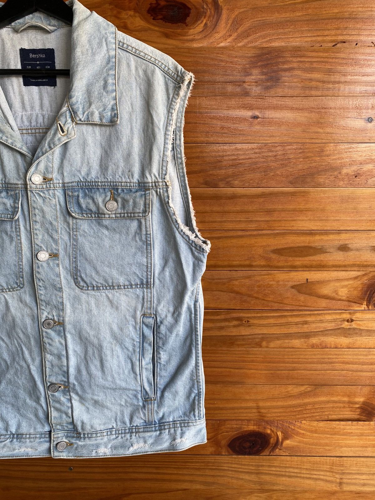 Bershka Bershka Denim Vest Light Wash Sleeveless Jacket Tiger Patch Size US L / EU 52-54 / 3 - 6 Thumbnail