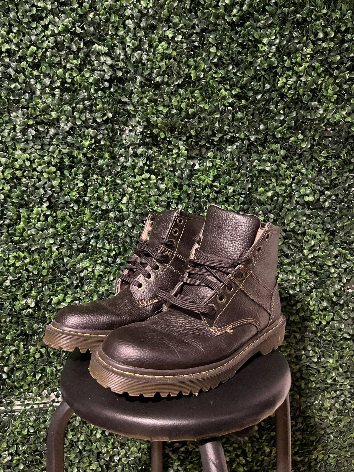 Dr. Martens doc martens high top boots Size US 8 / EU 41 - 1 Thumbnail