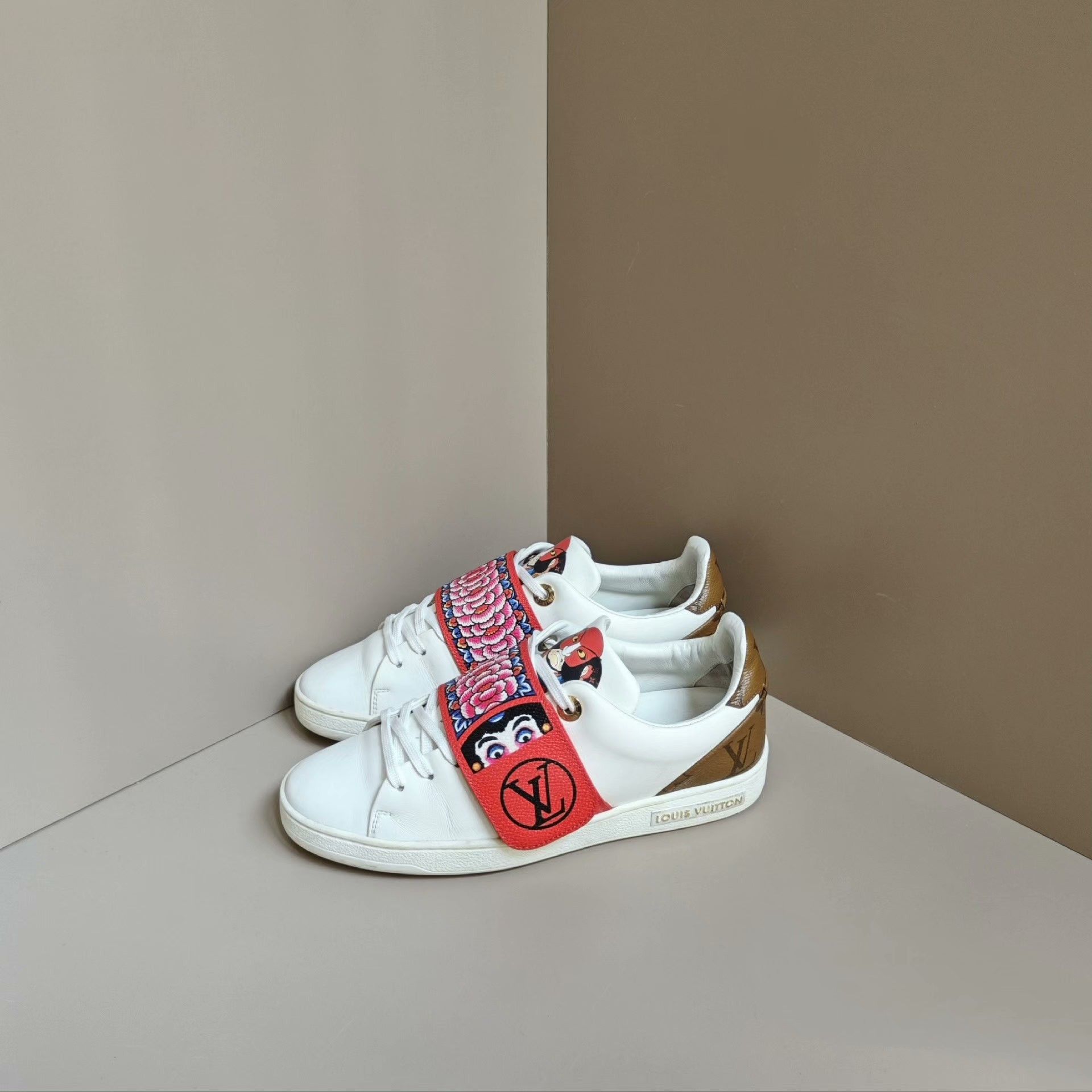Louis Vuitton Louis Vuitton Leather Printed White Lowtop Sneakers Women Size US 6 / IT 36 - 1 Thumbnail