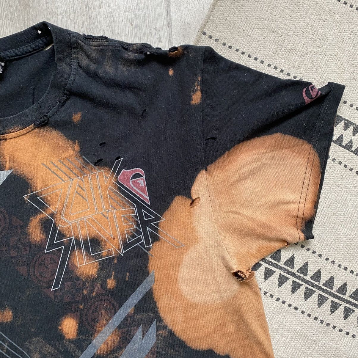 Quiksilver 🏄🏼‍♂️Trashed Vintage 90s Quiksilver Tee Y2K Skater t-shirt Size US M / EU 48-50 / 2 - 5 Thumbnail