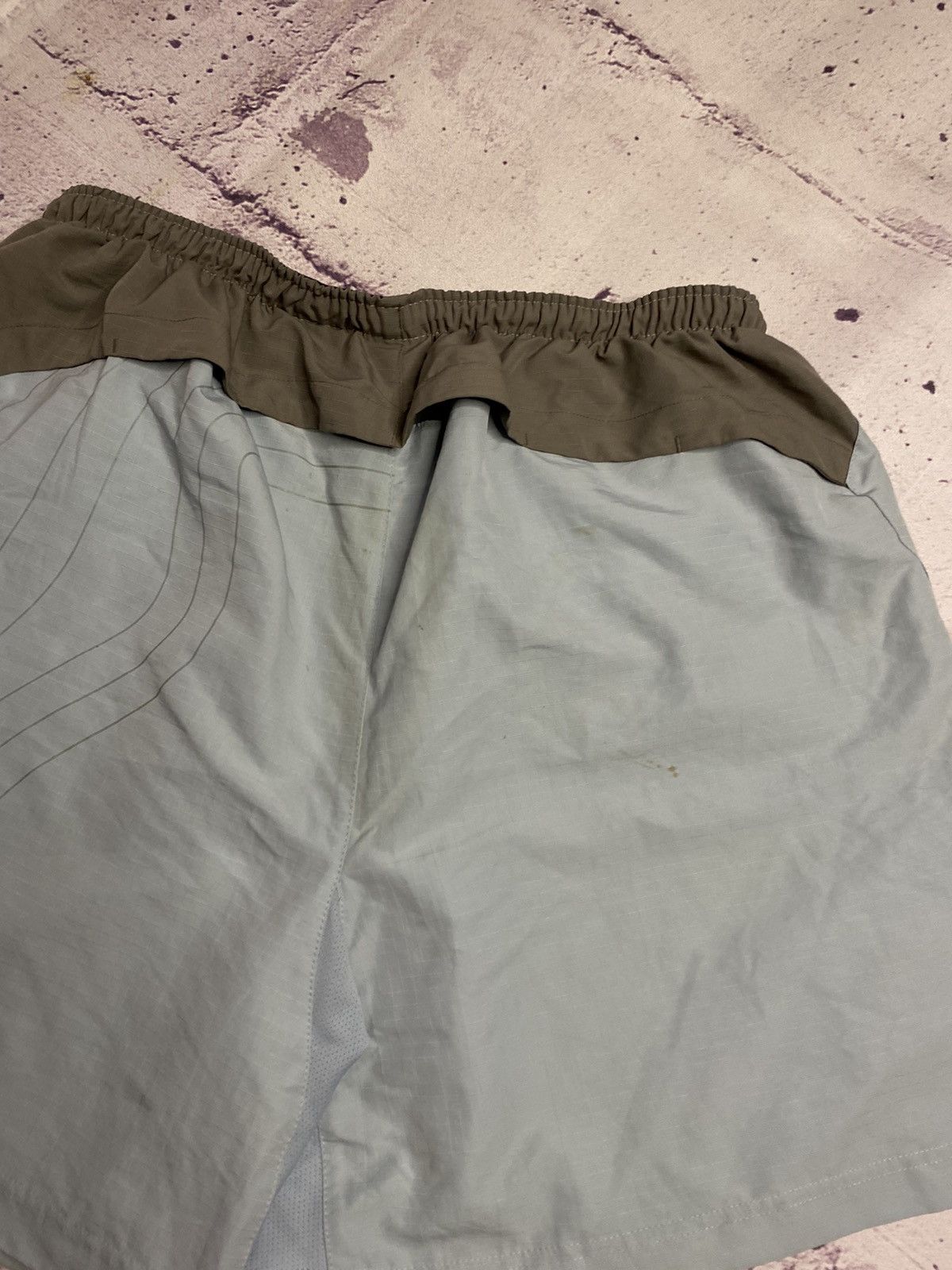 Nike Men's vintage distressed Nike y2k shorts vintage Size US 38 / EU 54 - 3 Thumbnail