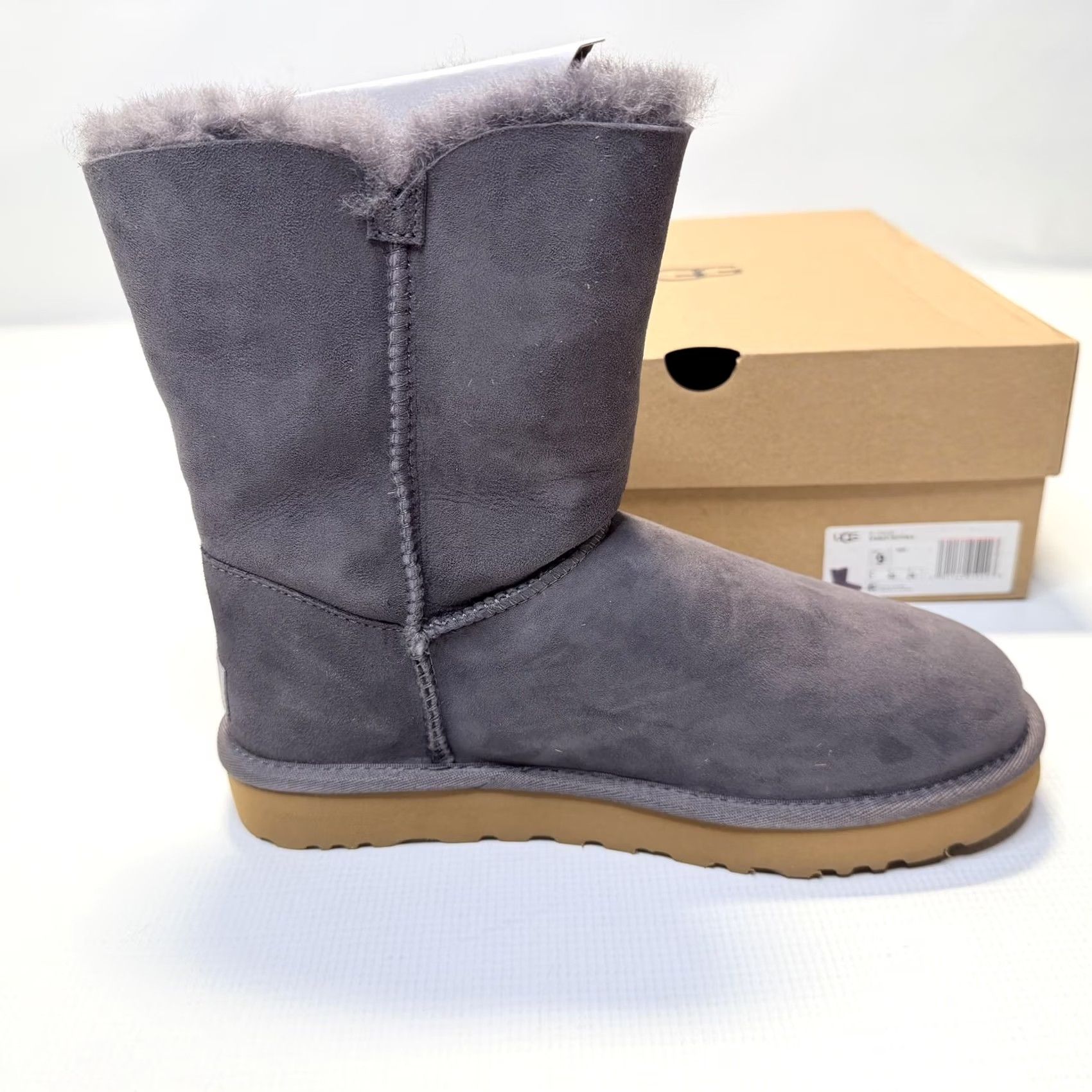Ugg UGG Bailey Button II Boots Womens Gray Size 9 Suede Shearling Mid Calf Size US 9 / IT 39 - 6 Thumbnail