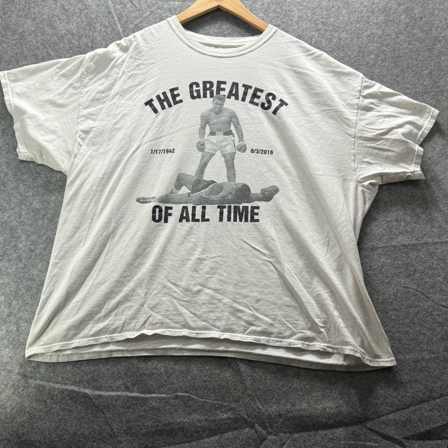 Vintage Muhammad Ali Shirt Mens XL White The Greatest Graphic Tee Boxing Icon Crewneck Shirt Size US XL / EU 56 / 4 - 2 Thumbnail