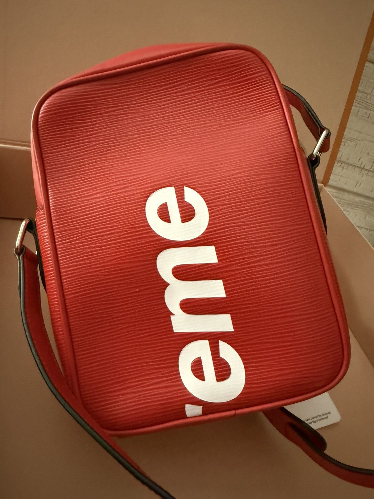 Louis Vuitton × Supreme DANUBE EPI PM RED Size ONE SIZE - 7 Thumbnail