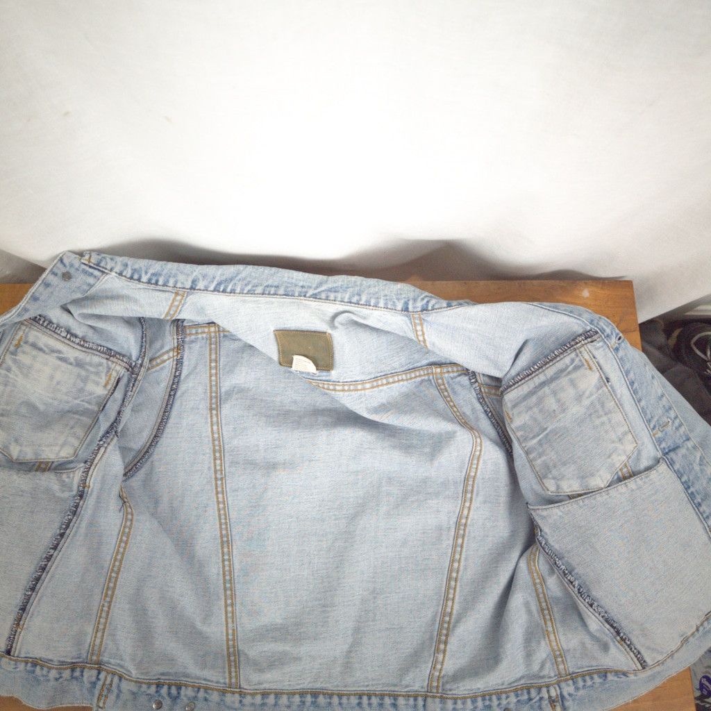 Gap × Vintage Vintage Wonderfully Distressed Gap Light Wash Denim Jacket M Size US M / EU 48-50 / 2 - 3 Thumbnail