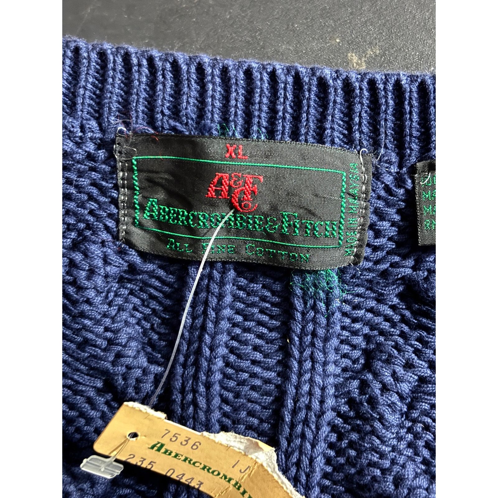Abercrombie & Fitch Abercrombie & Fitch Cable Knit V-Neck Sweater XL Vintage Size US XL / EU 56 / 4 - 12 Thumbnail