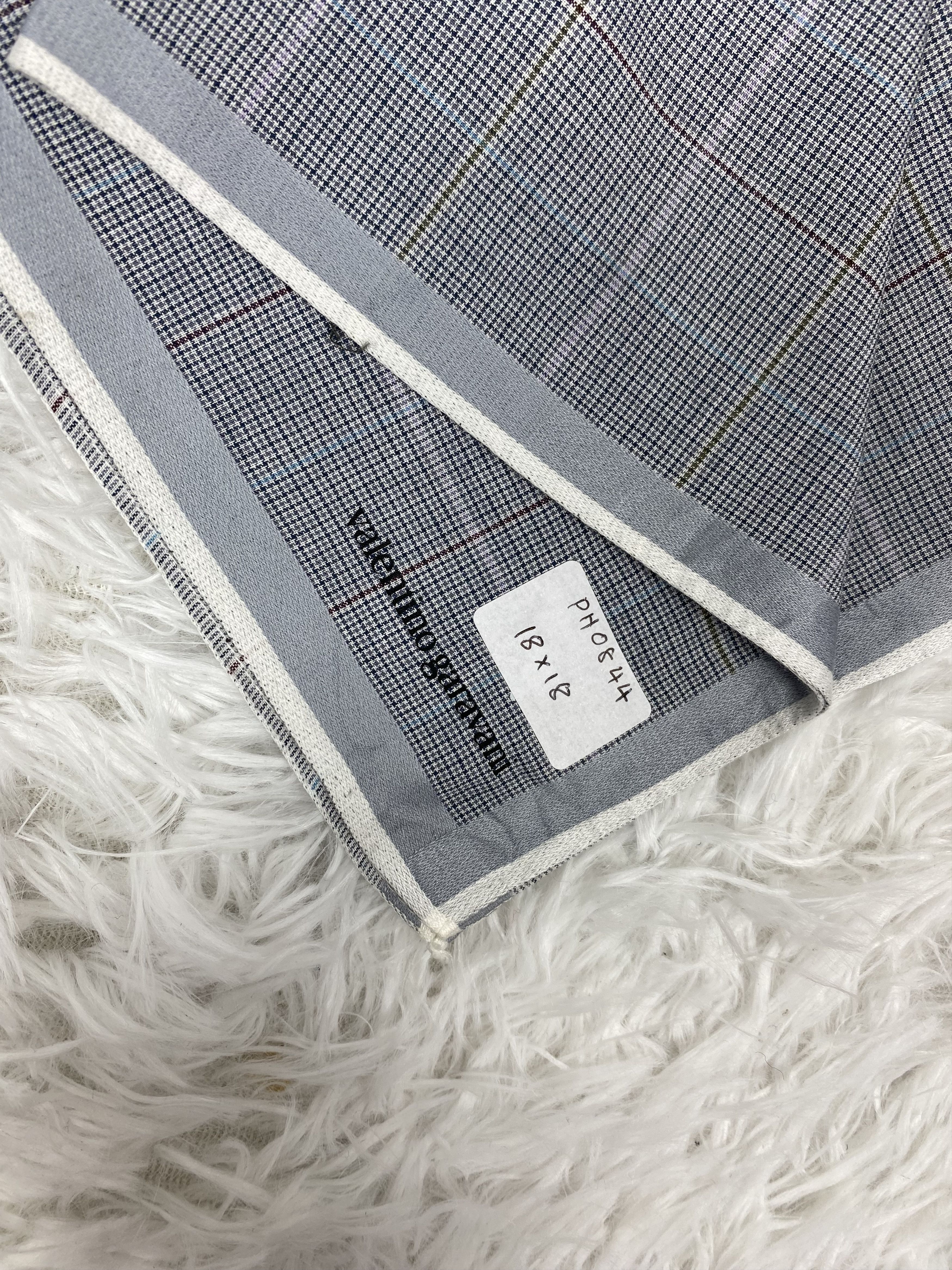Valentino × Vintage Vintage Valentino Garavani Handkerchief Neckerchief PH0844 Size ONE SIZE - 2 Thumbnail
