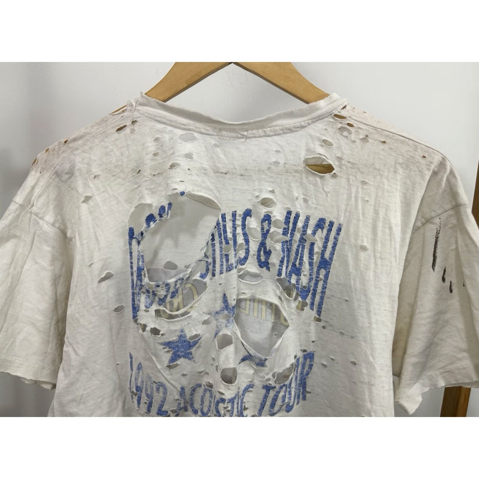 Hanes VTG 90s Crosby Stills Nash Young Acoustic Tour Zombie Thrashed Worn T-Shirt XL Men White Hanes NT Size US XL / EU 56 / 4 - 6 Thumbnail