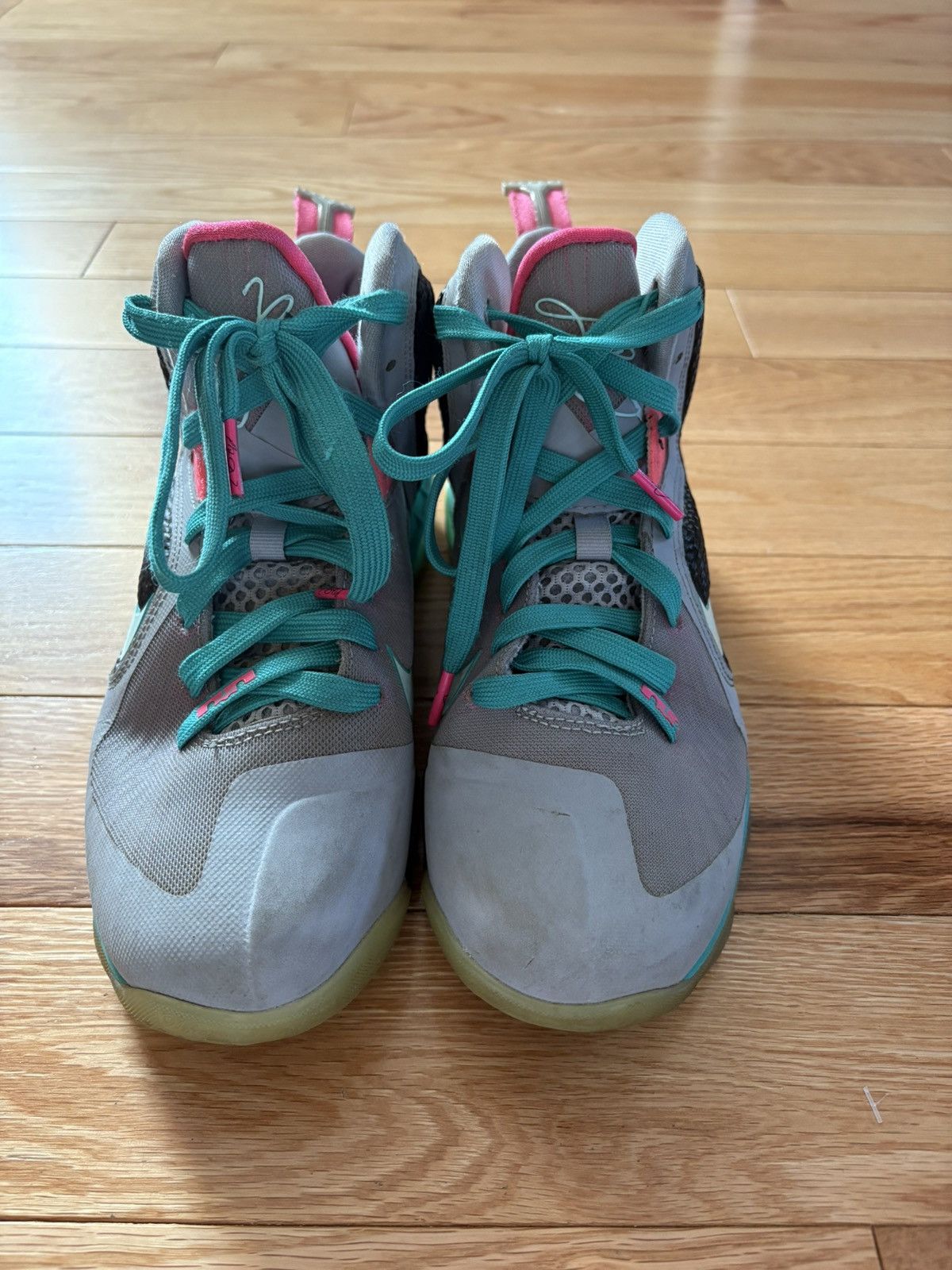 Nike LeBron 9 Southbeach Size US 6 / EU 39 - 3 Thumbnail