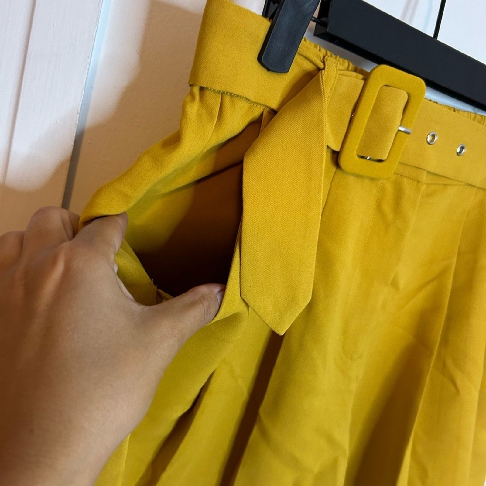 Other Elodie Yellow Pleated Belted Shorts Size 26" / US 2 / IT 38 - 5 Thumbnail