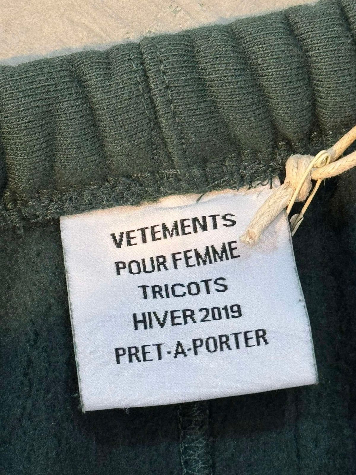 Vetements Vetements Vertical Script Green sweatpants Size US 30 / EU 46 - 7 Thumbnail