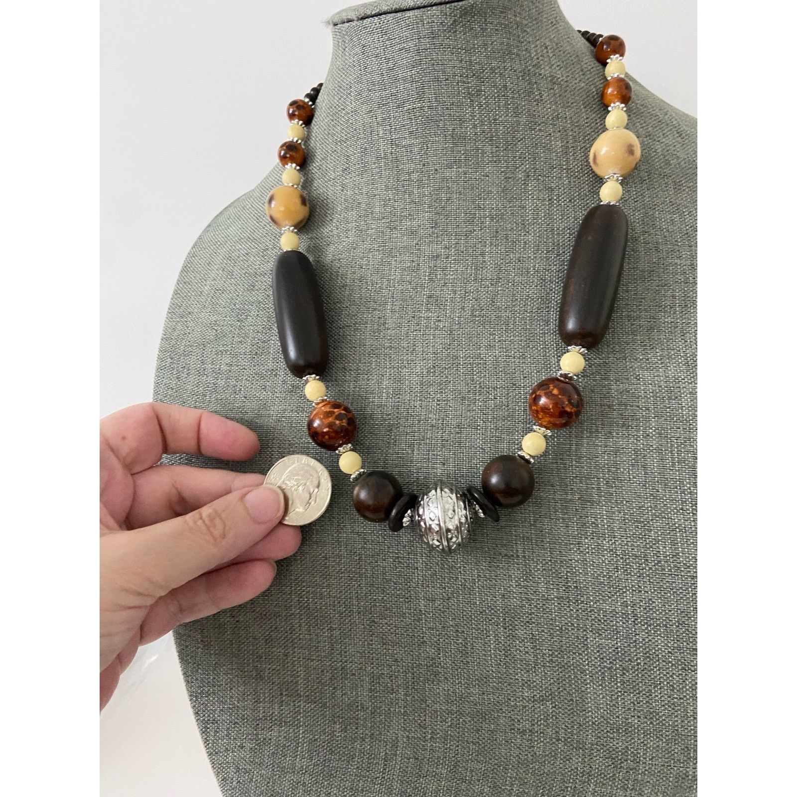 Other brown bead necklace with cream spacers Size ONE SIZE - 3 Thumbnail