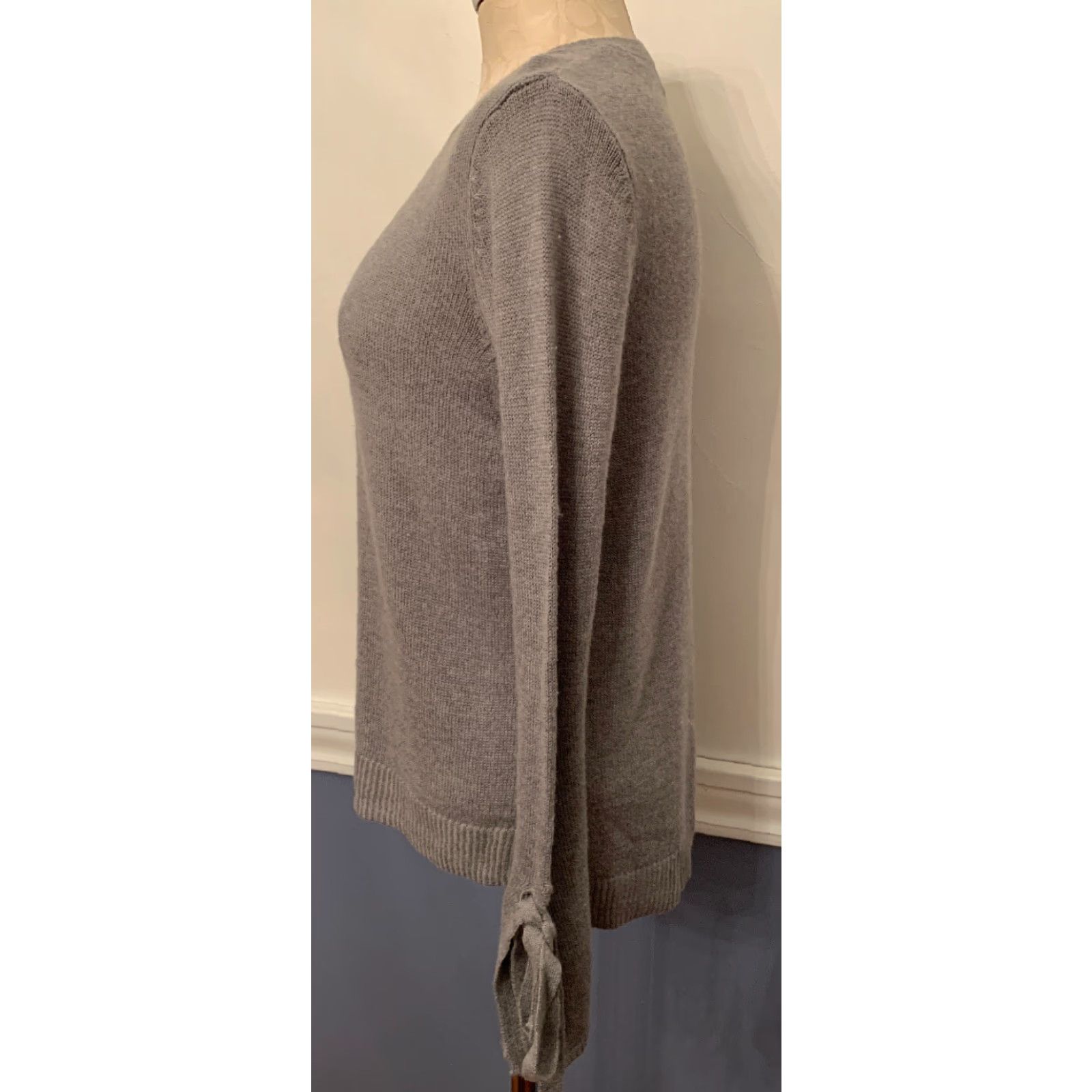 Mossimo VINTAGE Mossimo Small Women's Pullover Shirt 60% nylon 35% viscose 5% cashmere Tie Sleeve Gray Sweater Size S / US 4 / IT 40 - 4 Thumbnail