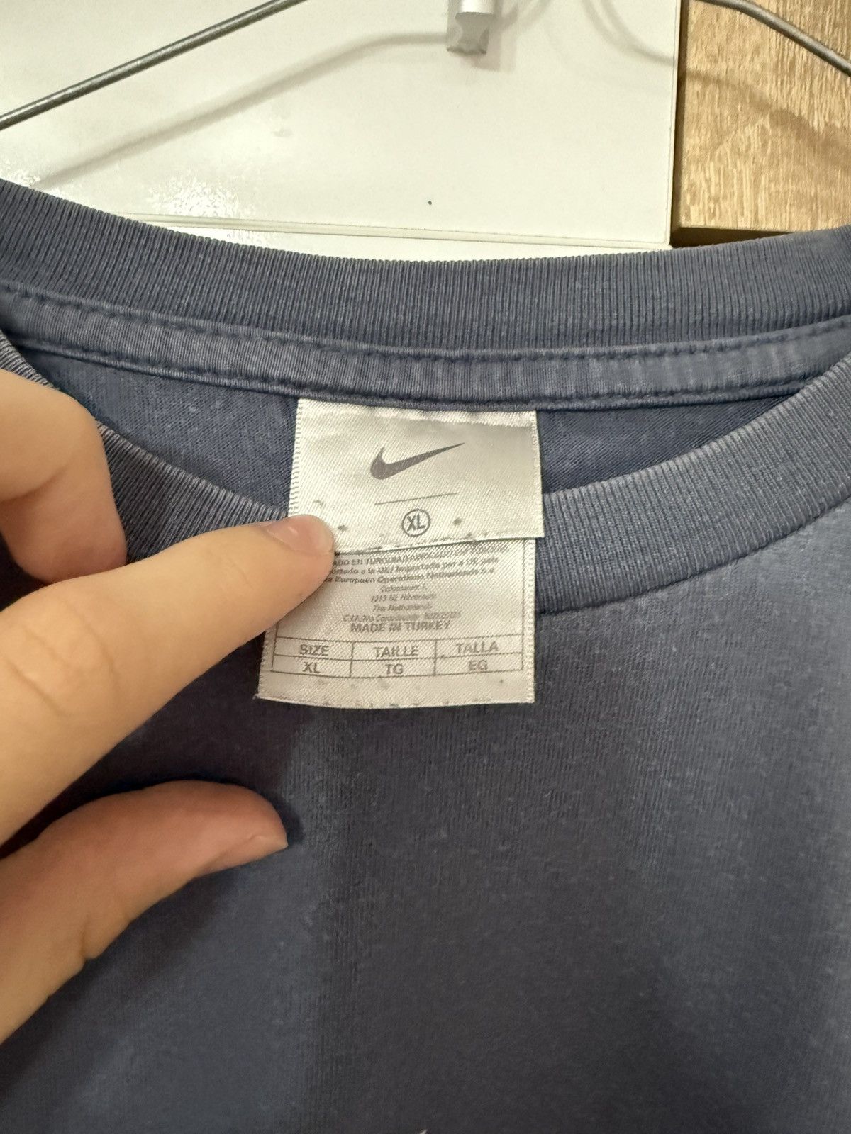 Nike Vintage Faded Nike Swoosh T Shirt Size US XL / EU 56 / 4 - 3 Thumbnail