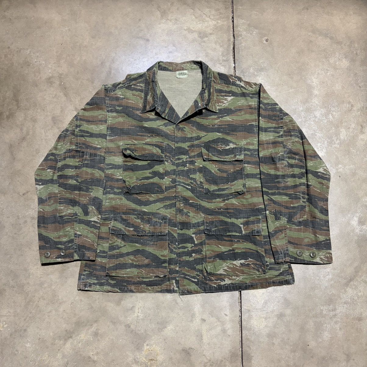 Vintage Vintage Tiger Stripe Camo Jacket Military Field Shirt 80s Size US XL / EU 56 / 4 - 1 Thumbnail