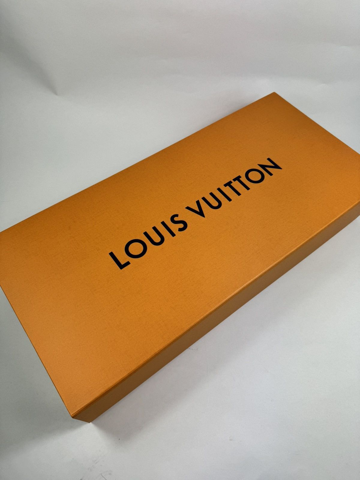 Louis Vuitton CARROT POUCH M80851 (RARE) Size ONE SIZE - 14 Thumbnail