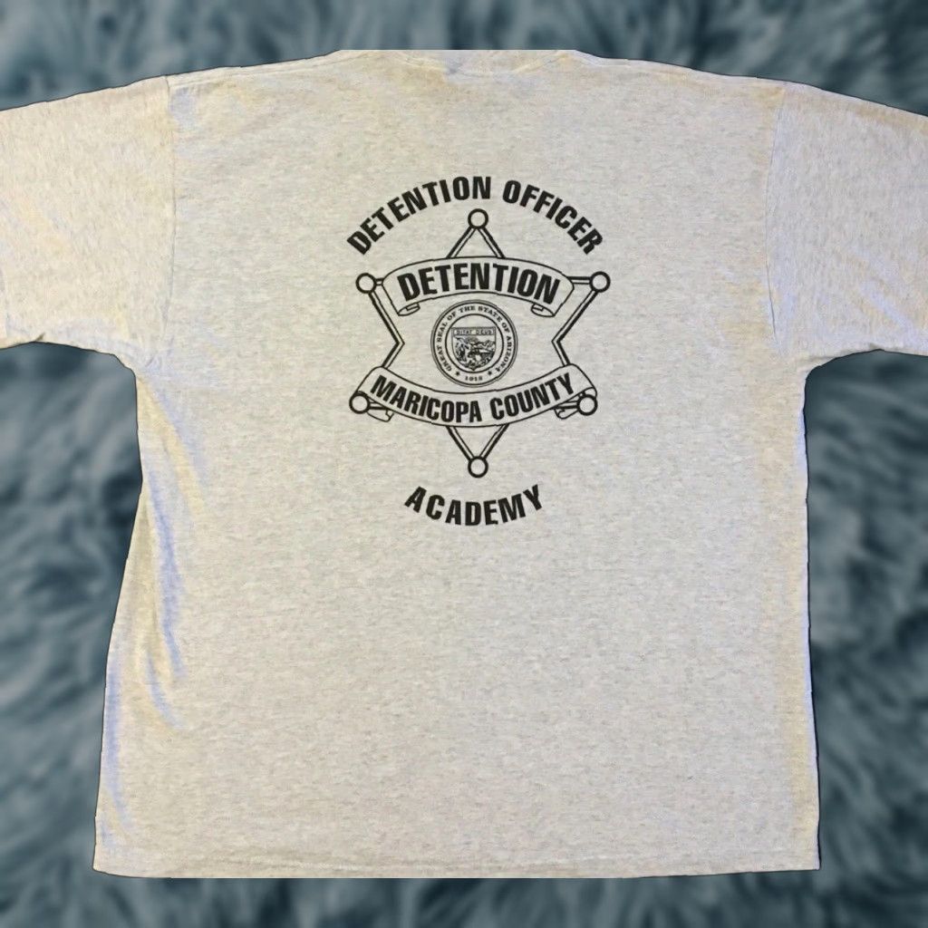 Vintage VINTAGE Maricopa County Detention Officer Academy Faded T-Shirt XXL Gray 90s Police College Shirt Mens Vintage 90s Size US XXL / EU 58 / 5 - 1 Thumbnail