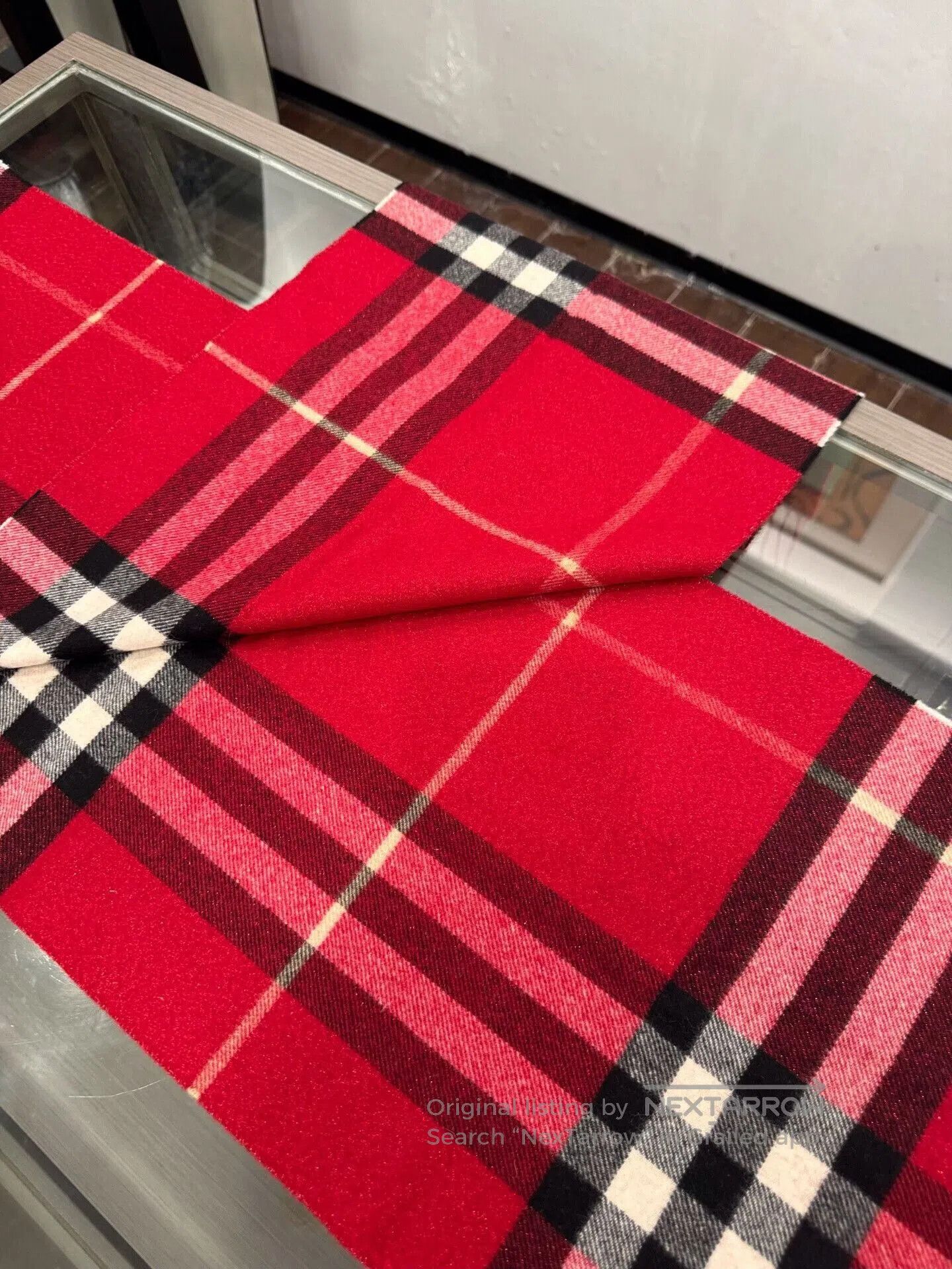 Burberry Burberry Red Plaid Cashmere Scarf. Size ONE SIZE - 6 Thumbnail