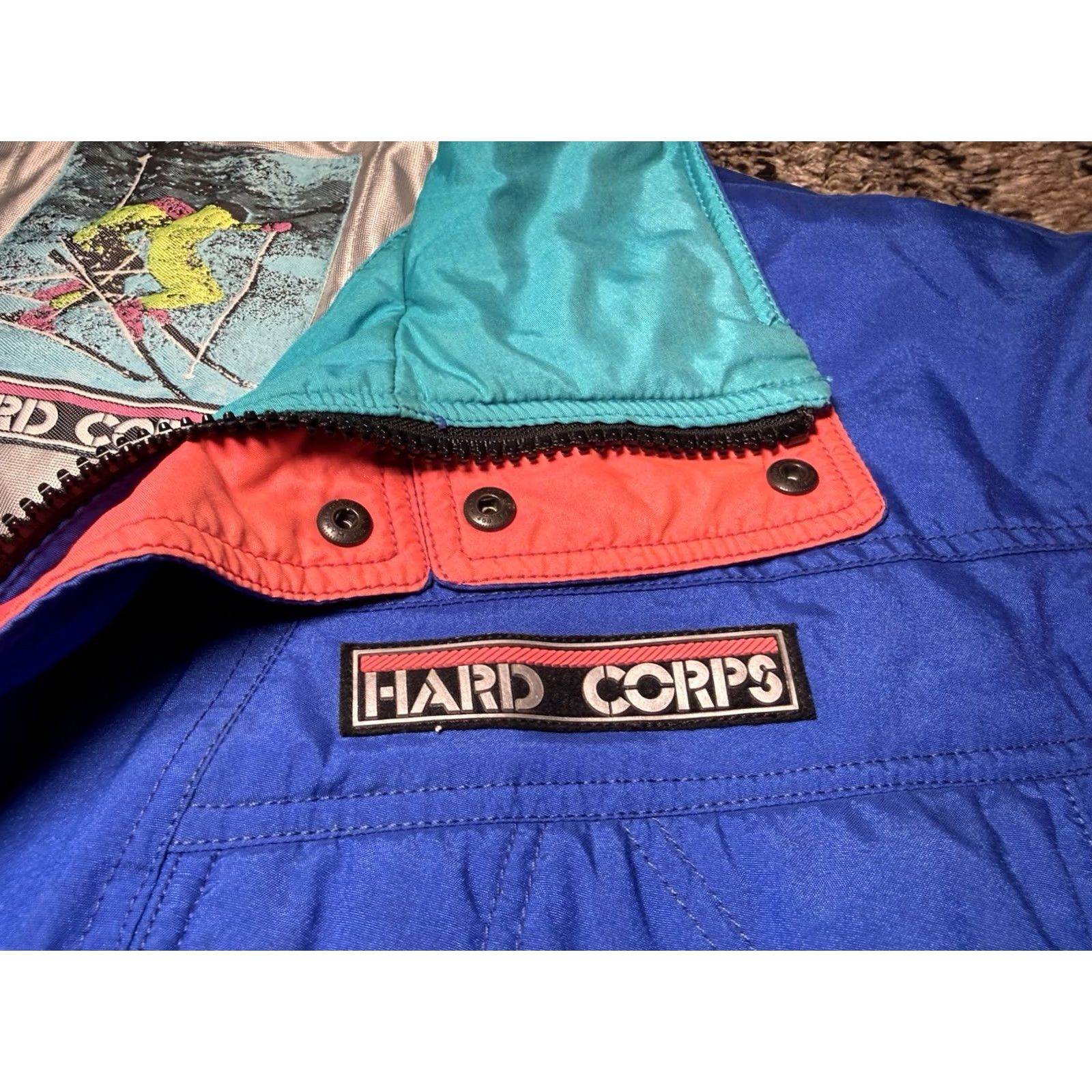 Vintage VINTAGE Hard Corps US Ski Team Jacket Mens Large Bomber Jacket Long Neon Blue Pink Zipped Pockets Hooded Insulated Winter Skiing USA 80s 90s Size US L / EU 52-54 / 3 - 6 Thumbnail