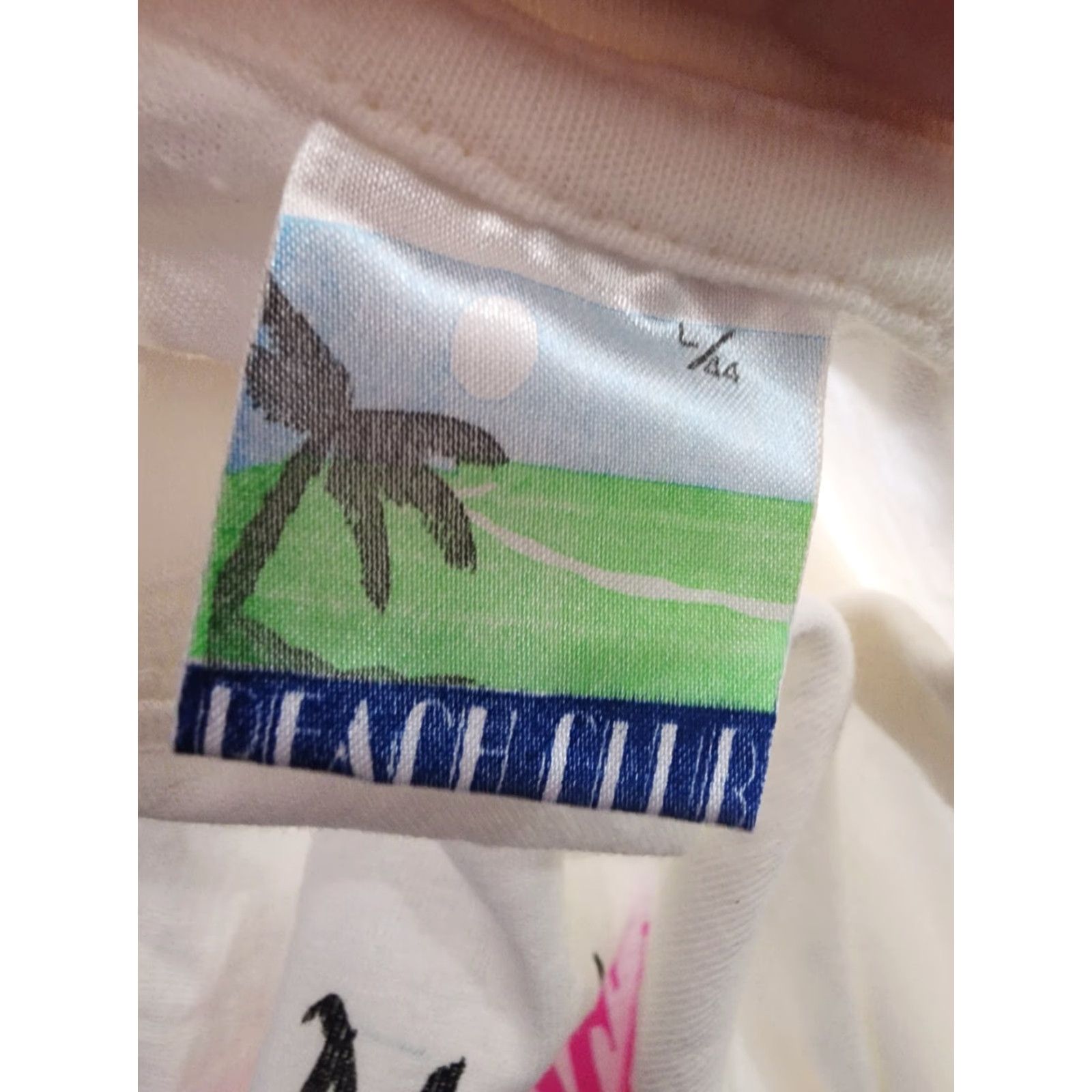 Paradise VINTAGE Beach Club Graphic T Shirt Adult Large White 90s Naughty Aruba Paradise Beach Villas Mens Size US L / EU 52-54 / 3 - 7 Thumbnail