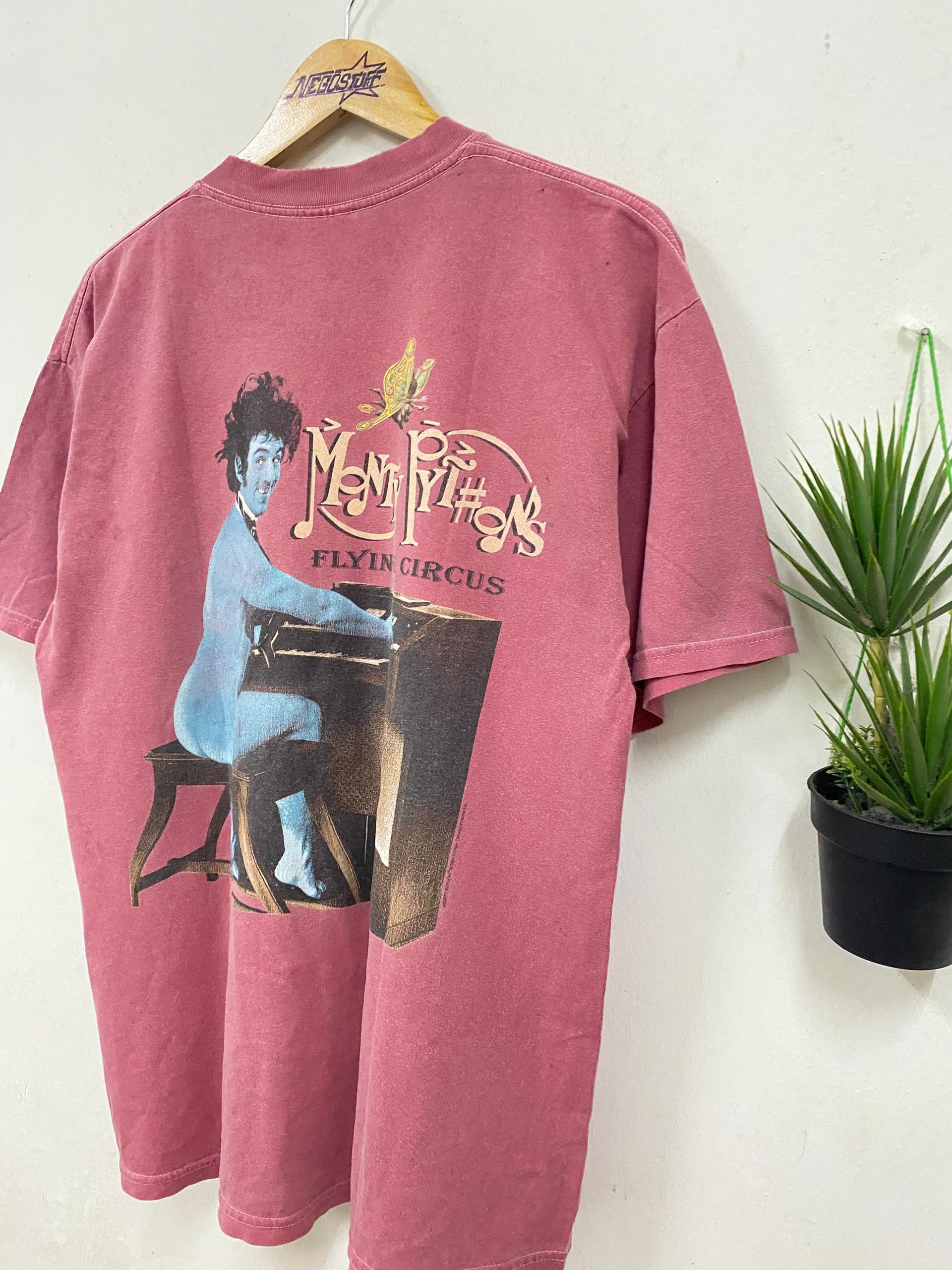 Vintage Vintage 2001 Monty Pythons movie t shirt rare Size US L / EU 52-54 / 3 - 3 Thumbnail
