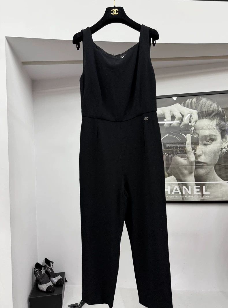 Chanel Chanel Black jumpsuit Size 25" / US 0 / IT 36 - 1 Thumbnail