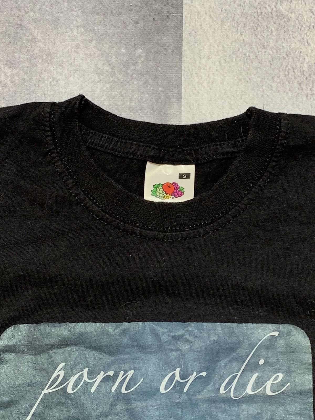 Vintage Vintage Y2K “ Porn or die “humour tee big logo size S Size US S / EU 44-46 / 1 - 5 Thumbnail