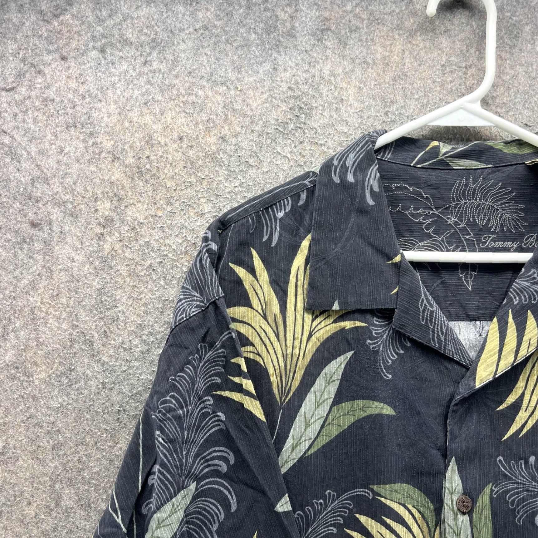 Tommy Bahama Tommy Bahama Shirt Mens L Black Silk Hawaiian Palm Floral AOP Button Front Size US L / EU 52-54 / 3 - 7 Thumbnail