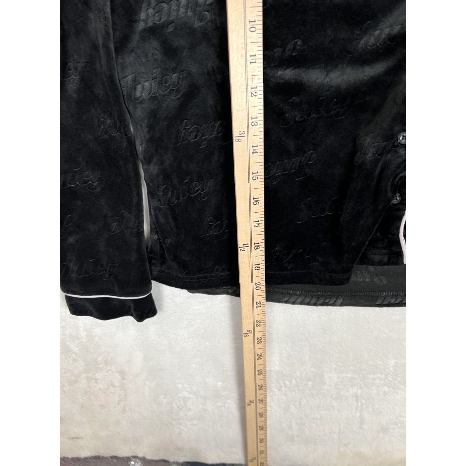 Juicy Couture VINTAGE Juicy Couture Pajama Top Womens Large Black Velour Logo Sleep Button Size L / US 10 / IT 46 - 4 Thumbnail