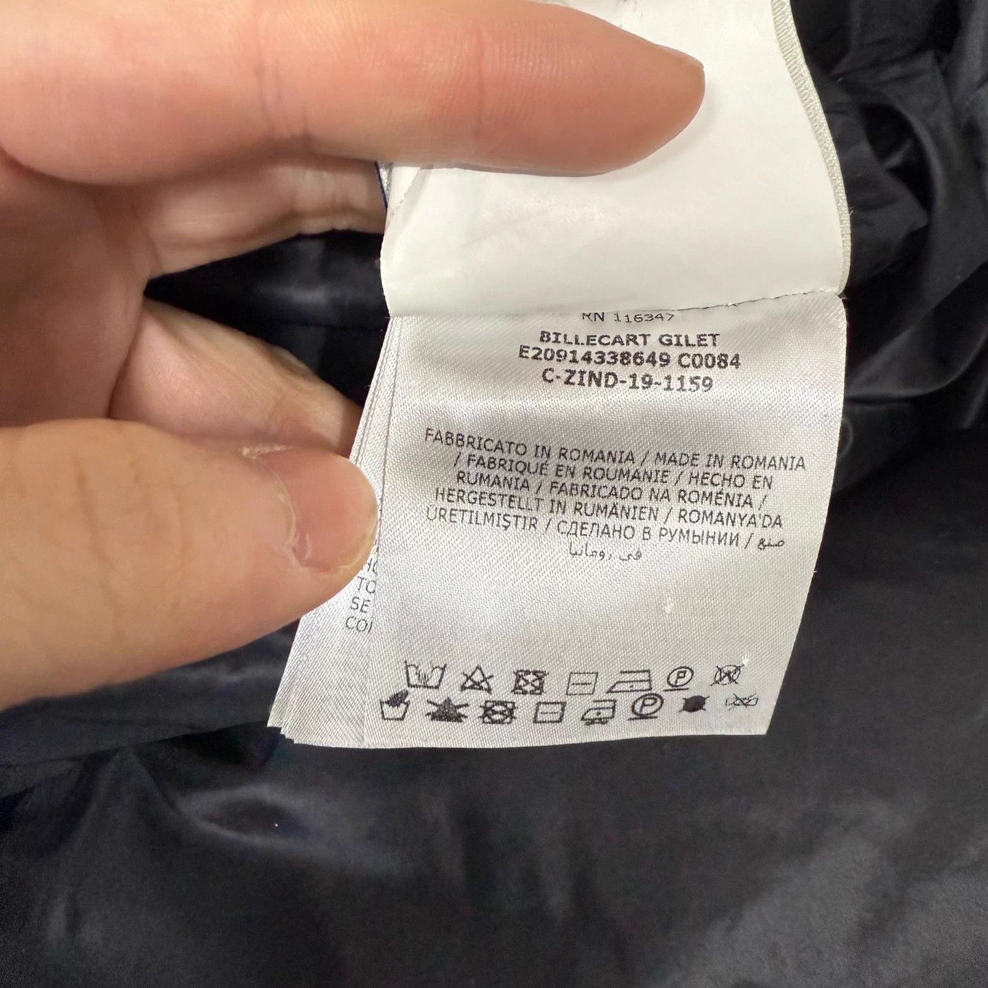 Moncler Moncler Black Logo Down Vest 4 95 New minor snags Size US XL / EU 56 / 4 - 4 Thumbnail