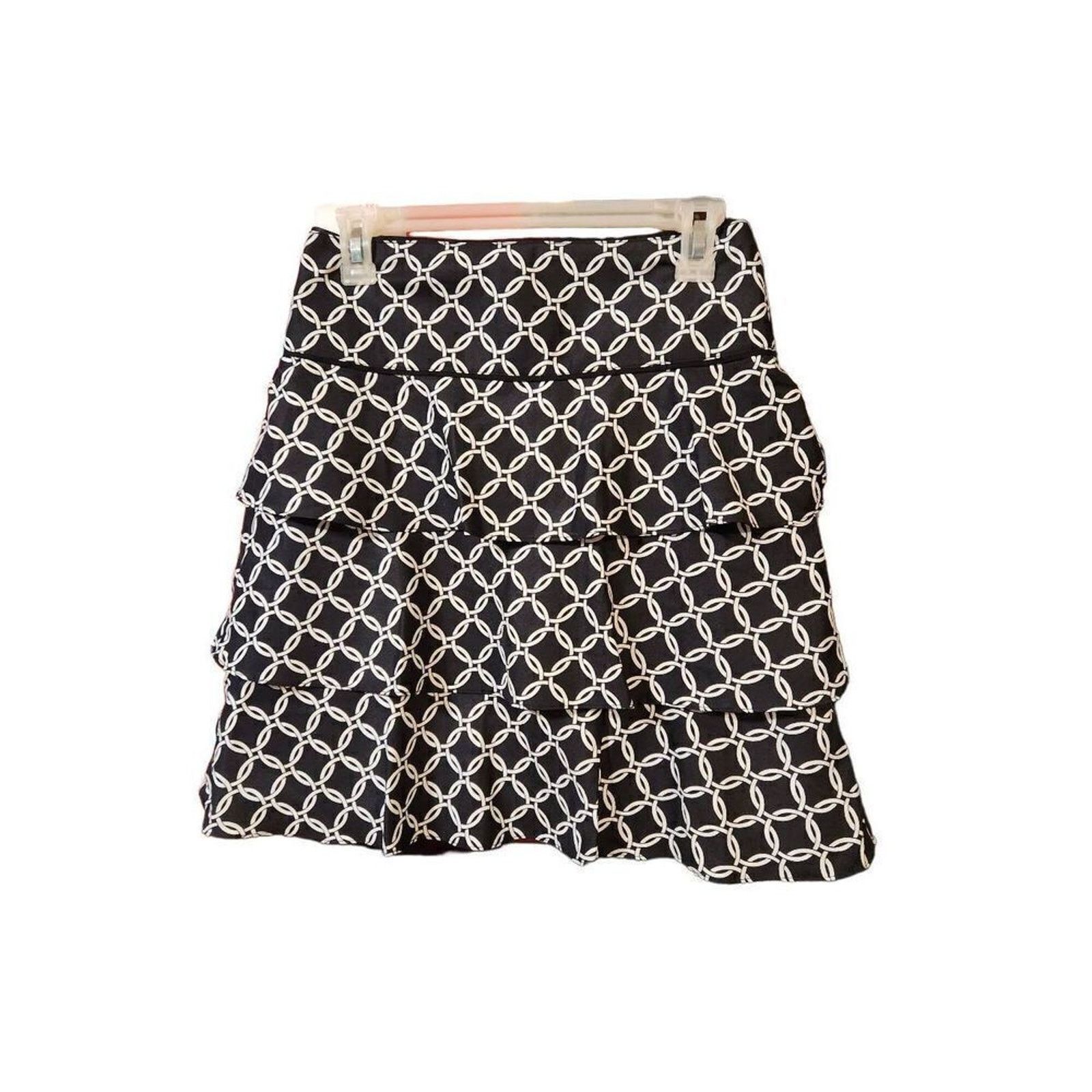 White House Black Market White house black market size 0 black skirt Size 25" / US 0 / IT 36 - 7 Thumbnail