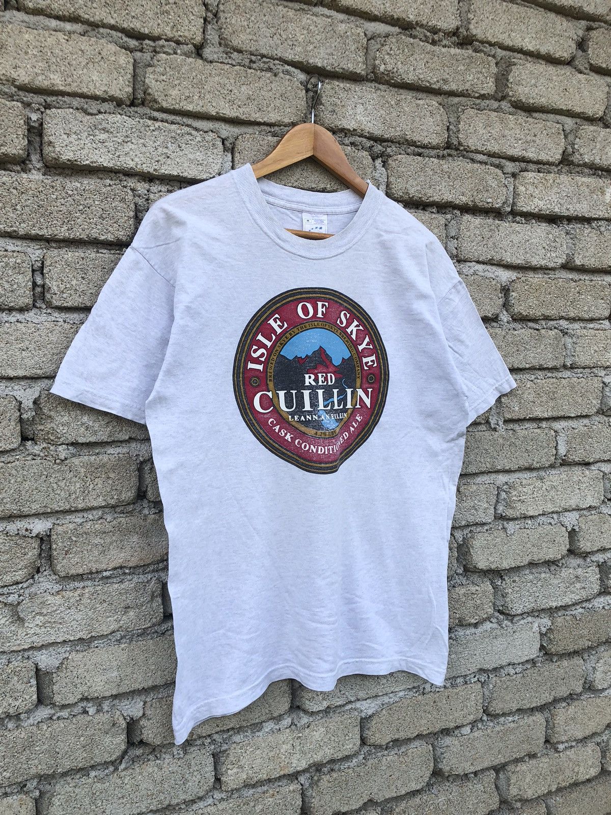 Vintage Vintage 90s The Isle Of Skye Brewery Leann An Eilein Tee Size US M / EU 48-50 / 2 - 2 Thumbnail