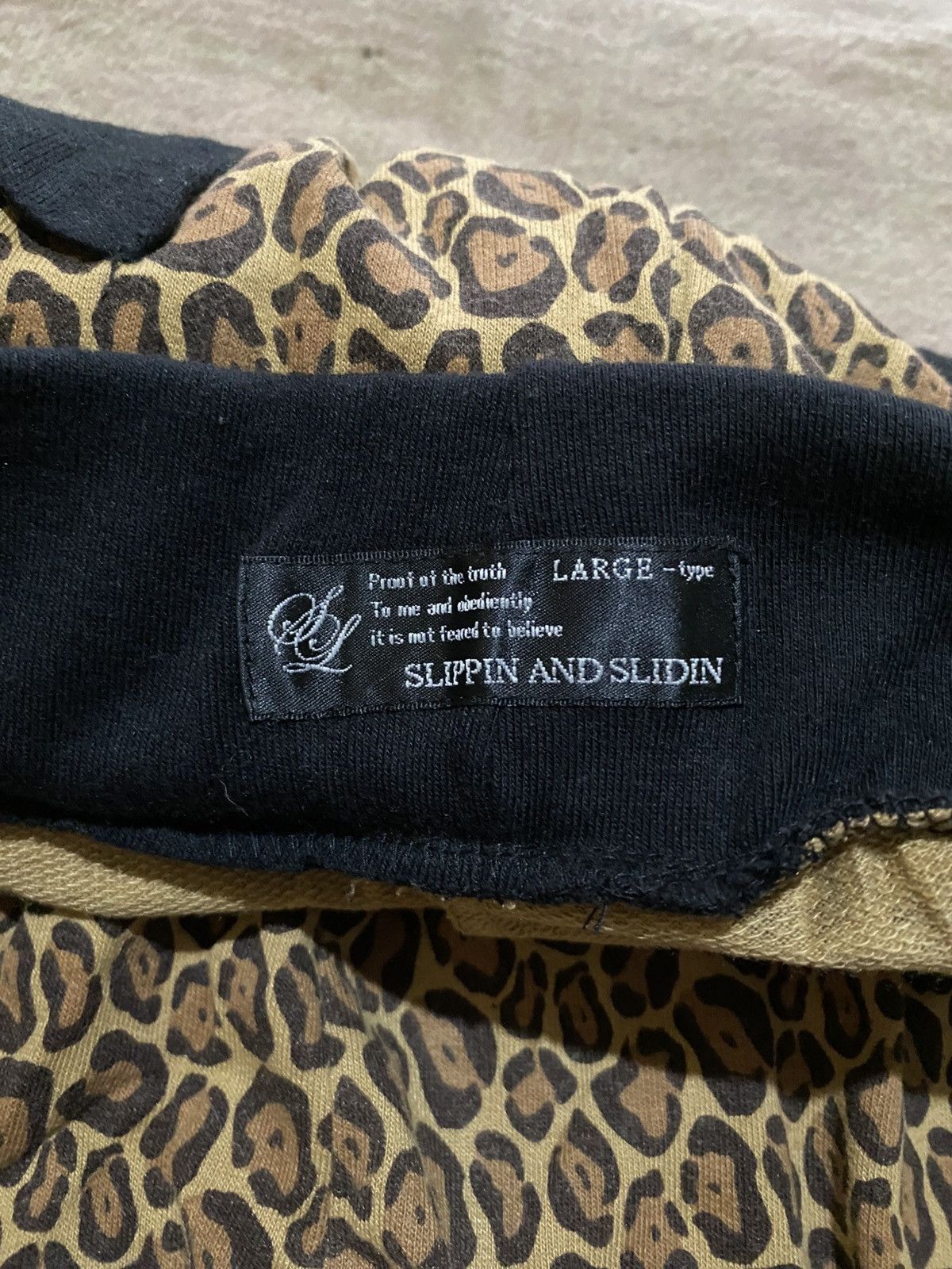 Japanese Brand 2000s Slippin And Slidin Drop Crotch Leopard Pants Size US 33 - 7 Thumbnail