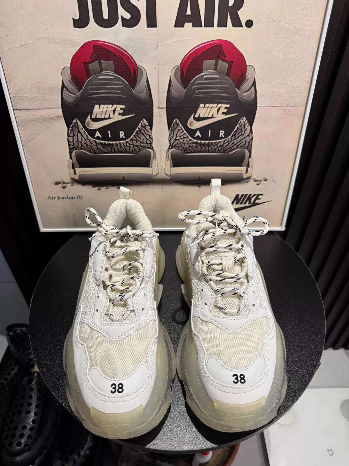 Balenciaga Balenciaga Triple S low-top dad shoe women's white Size US 7.5 / IT 37.5 - 2 Thumbnail