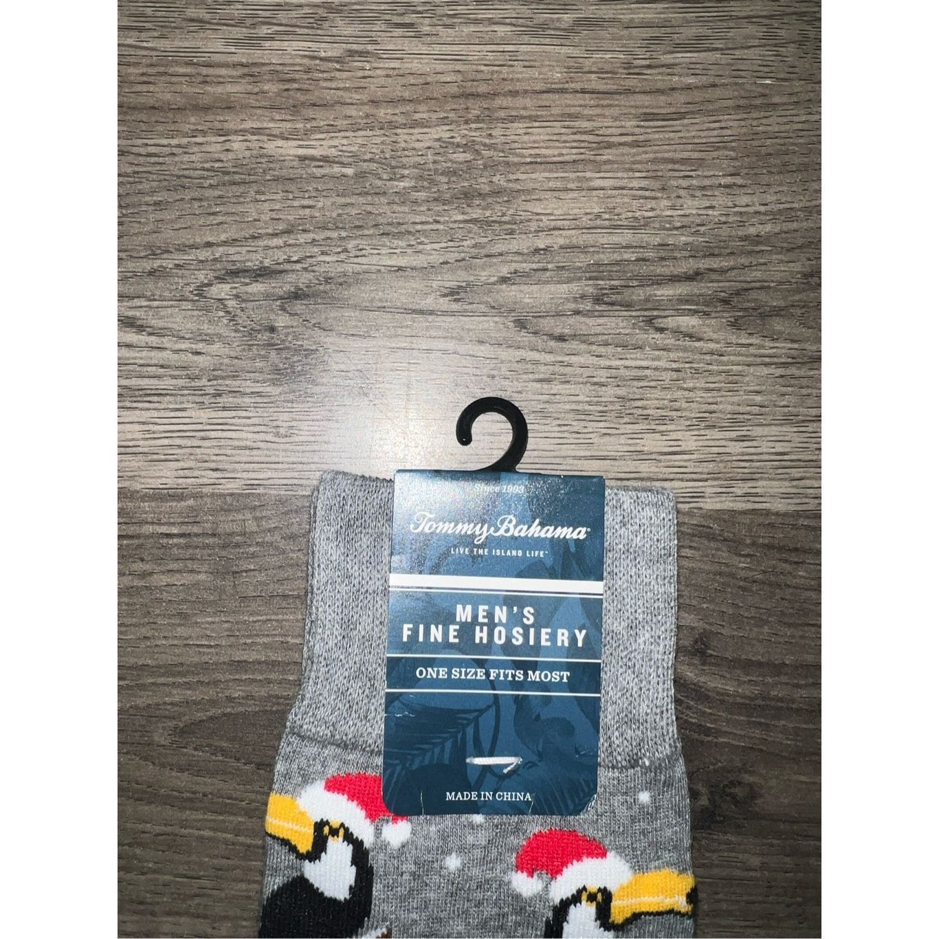 Tommy Bahama Tommy Bahama Men’s Fine Hosiery Grey Toucans Christmas Socks Size ONE SIZE - 3 Thumbnail