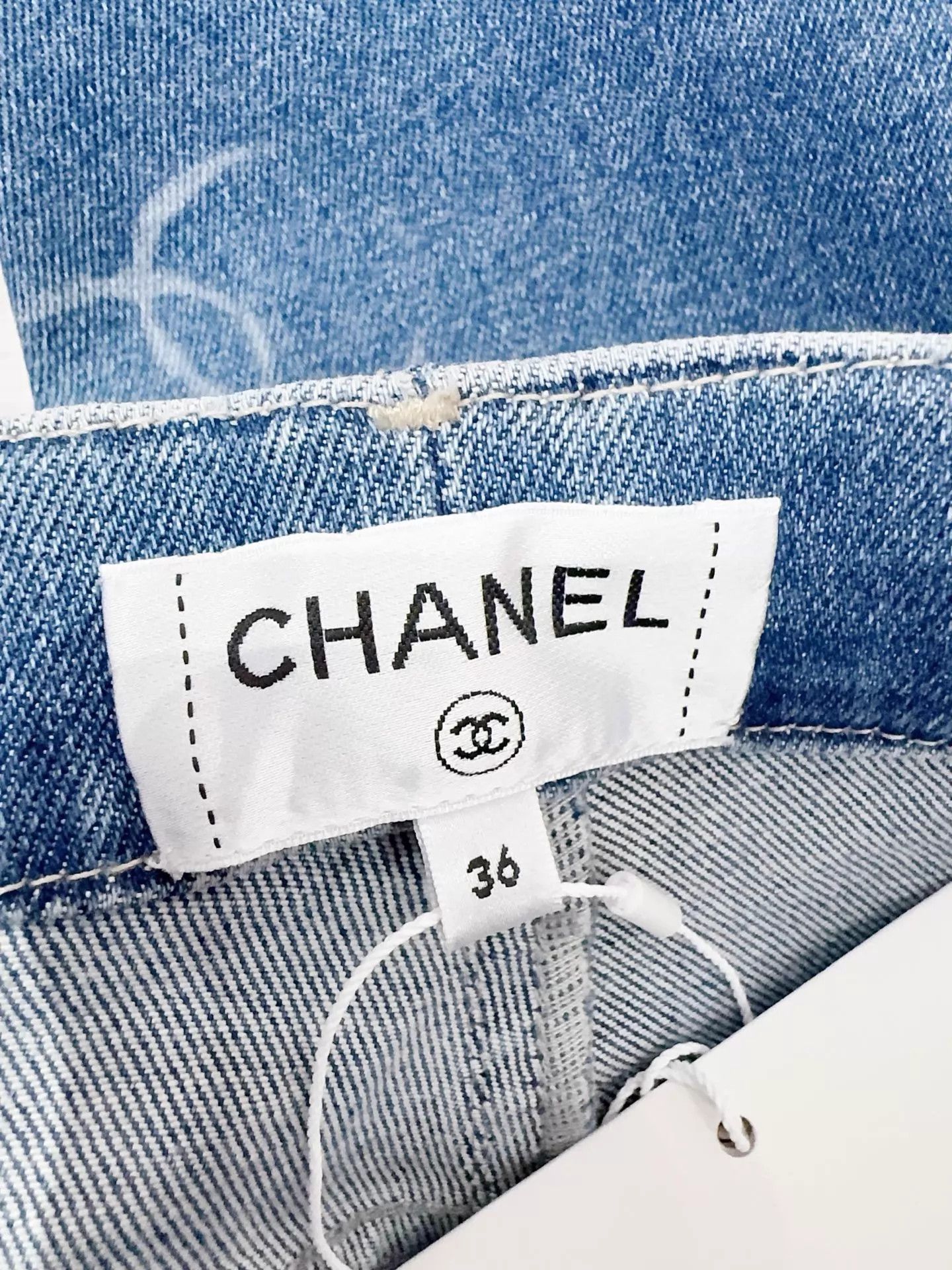 Chanel Chanel Women's CC Slim Fit Jeans Size 36 New Tags Size 26" / US 2 / IT 38 - 6 Thumbnail