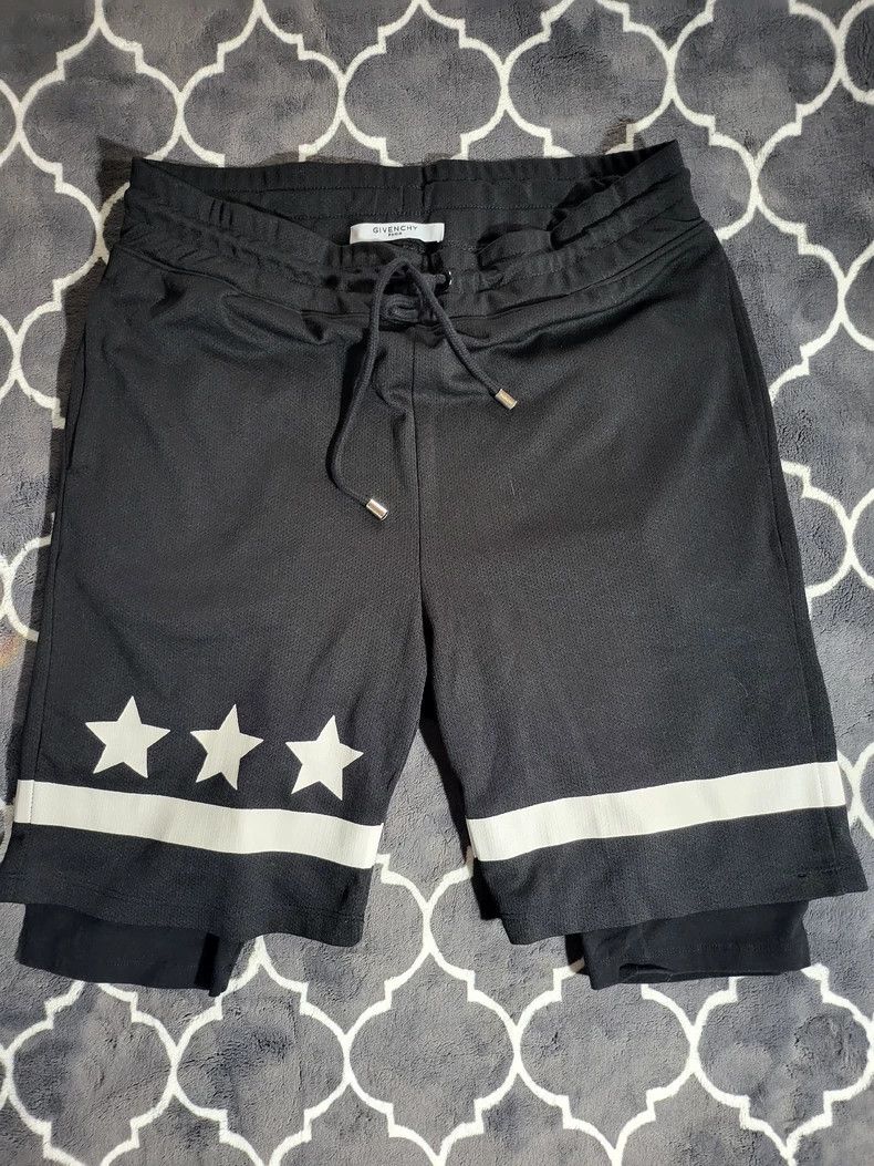 Givenchy Givenchy SizeM Casual shorts made of mesh breathable fabric Size US 30 / EU 46 - 1 Thumbnail
