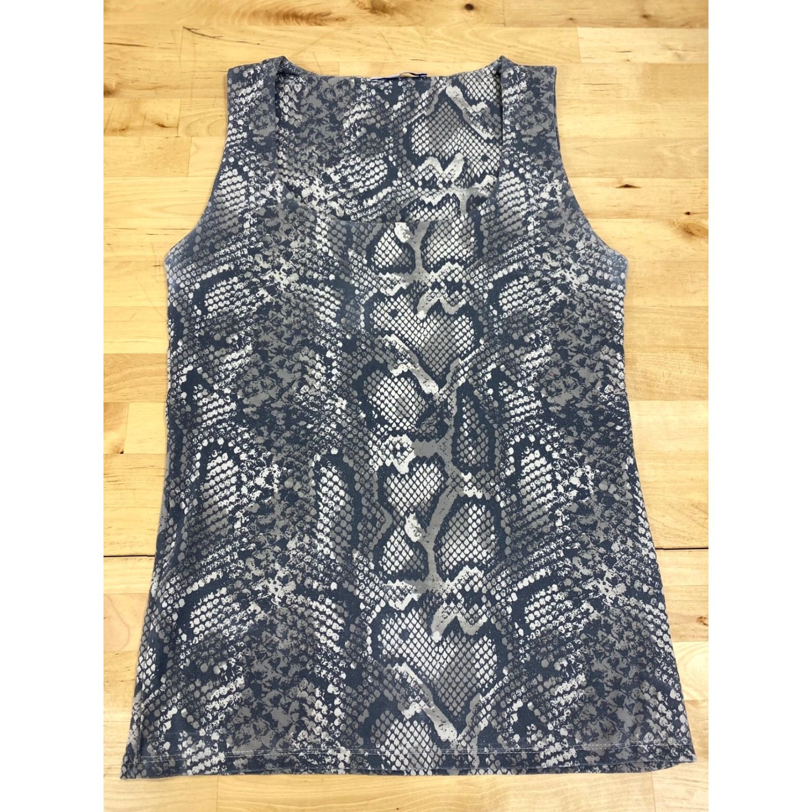 Zara Zara Blouse Shirt Women V-Neck Sleeveless Satin Polyester Multicolor Animal Print Top Size S (Regular) 1196 Size S / US 4 / IT 40 - 2 Thumbnail