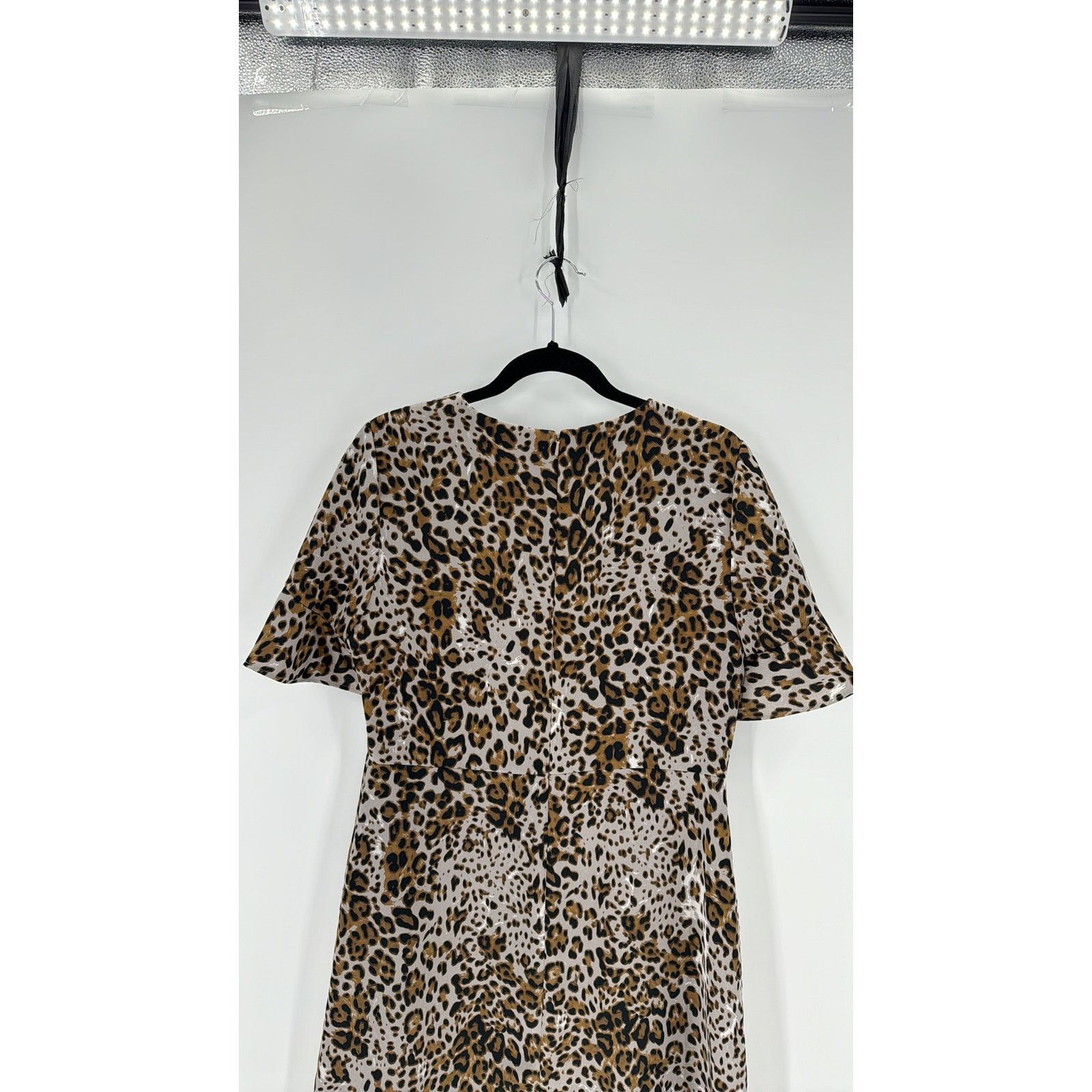Banana Republic Banana Republic Dress Leopard Print Flutter Sleeve sz 10 Size L / US 10 / IT 46 - 8 Thumbnail