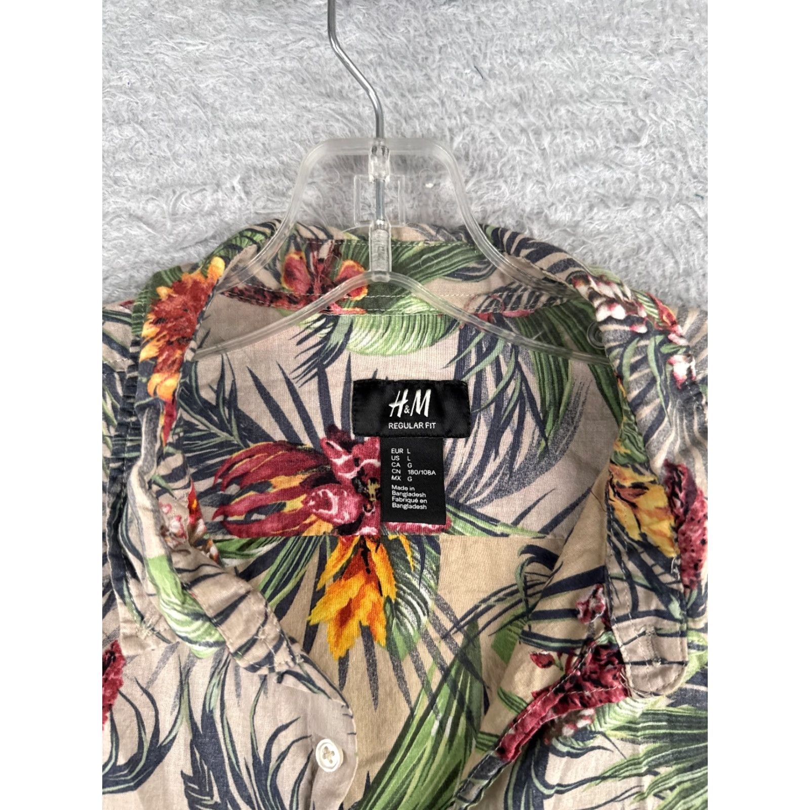 H&M VINTAGE? No. Just H&M Button-Up Shirt Men L Gray Floral Rayon Short Sleeve Casual Hawaii 40in Chest All Seasons Pockets Red Bird Pattern Mens Size US L / EU 52-54 / 3 - 7 Thumbnail