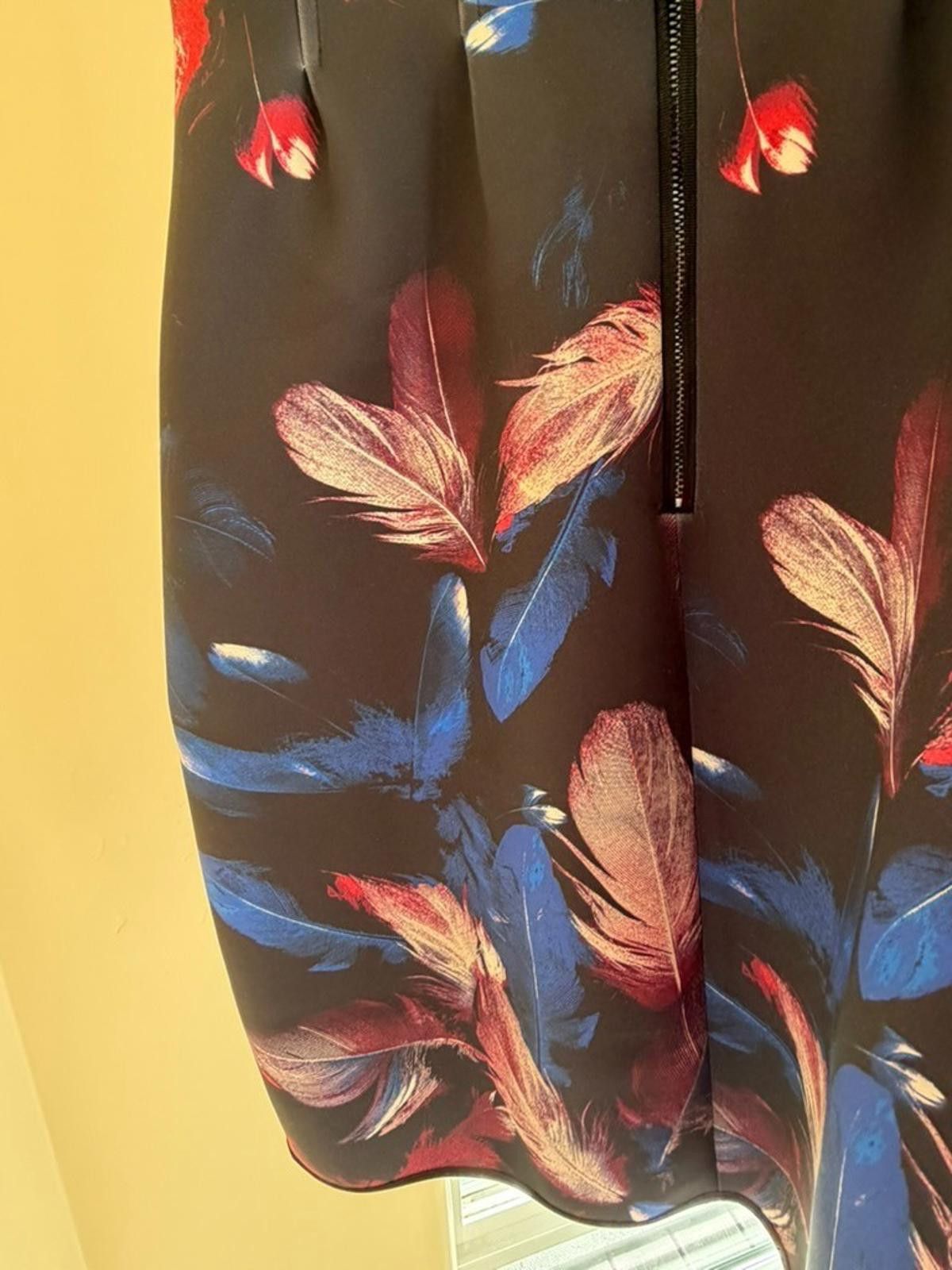 Other WHBM SCUBA Dress 6 Black Blue Red Feather Print Size M / US 6-8 / IT 42-44 - 7 Thumbnail