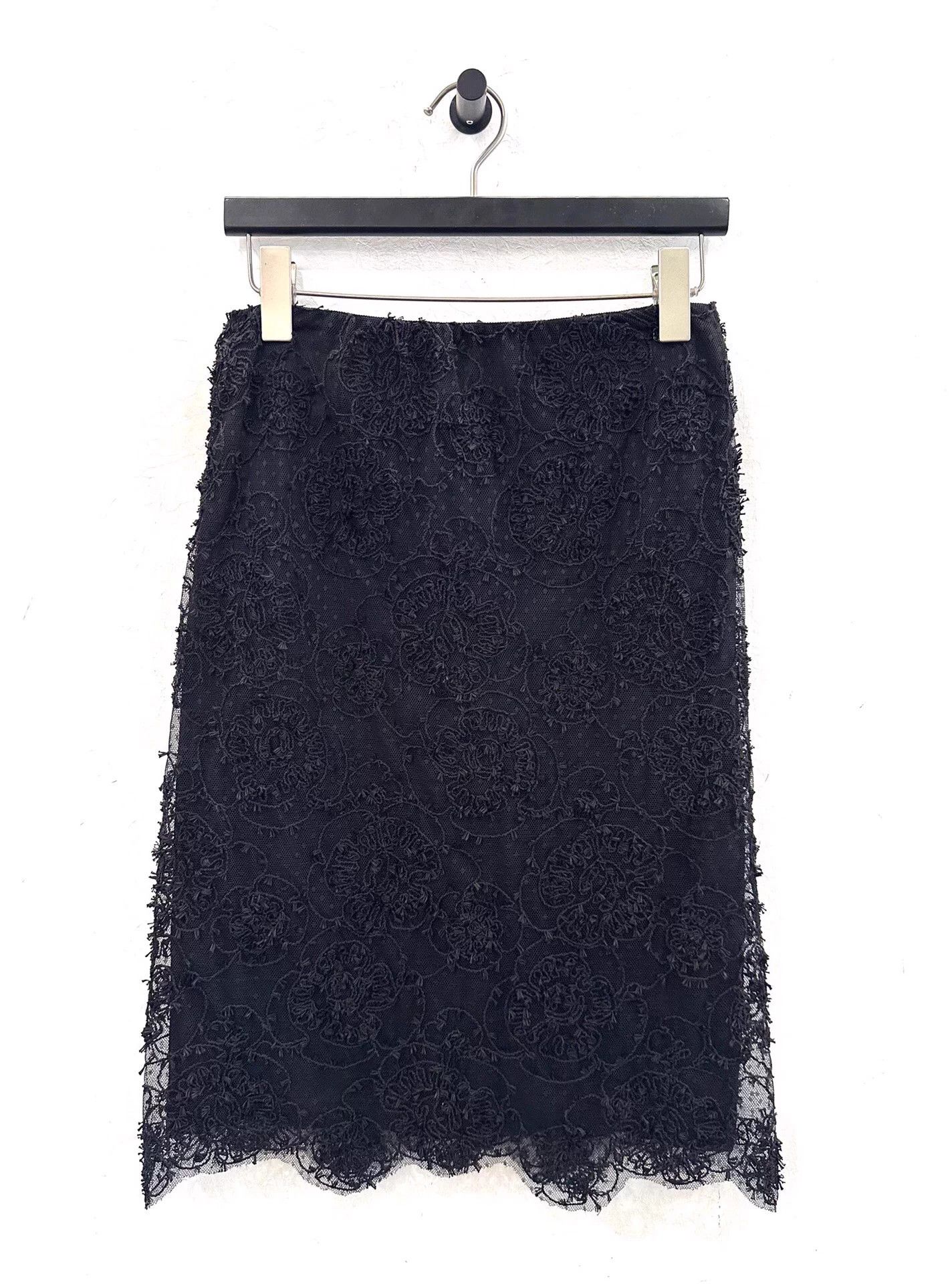 Chanel Chanel Camellia Embroidered Black Skirt 36 Size 26" / US 2 / IT 38 - 1 Thumbnail