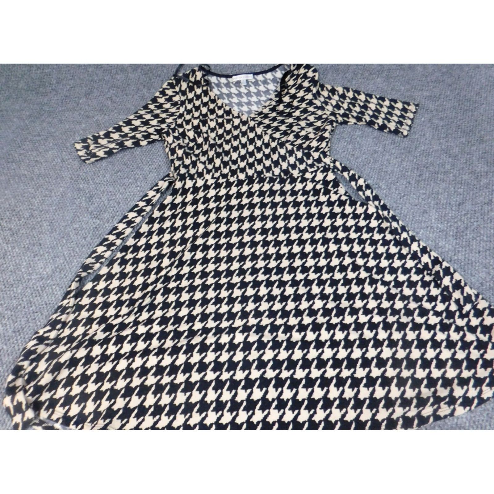 Vintage Sandra Darren Dress Womens 6 Beige A-line Midi Mock Neck Bell Sleeve Pullover Knit Polyester Crochet Geometric Classic Casual Winter Regular Size M / US 6-8 / IT 42-44 - 3 Thumbnail