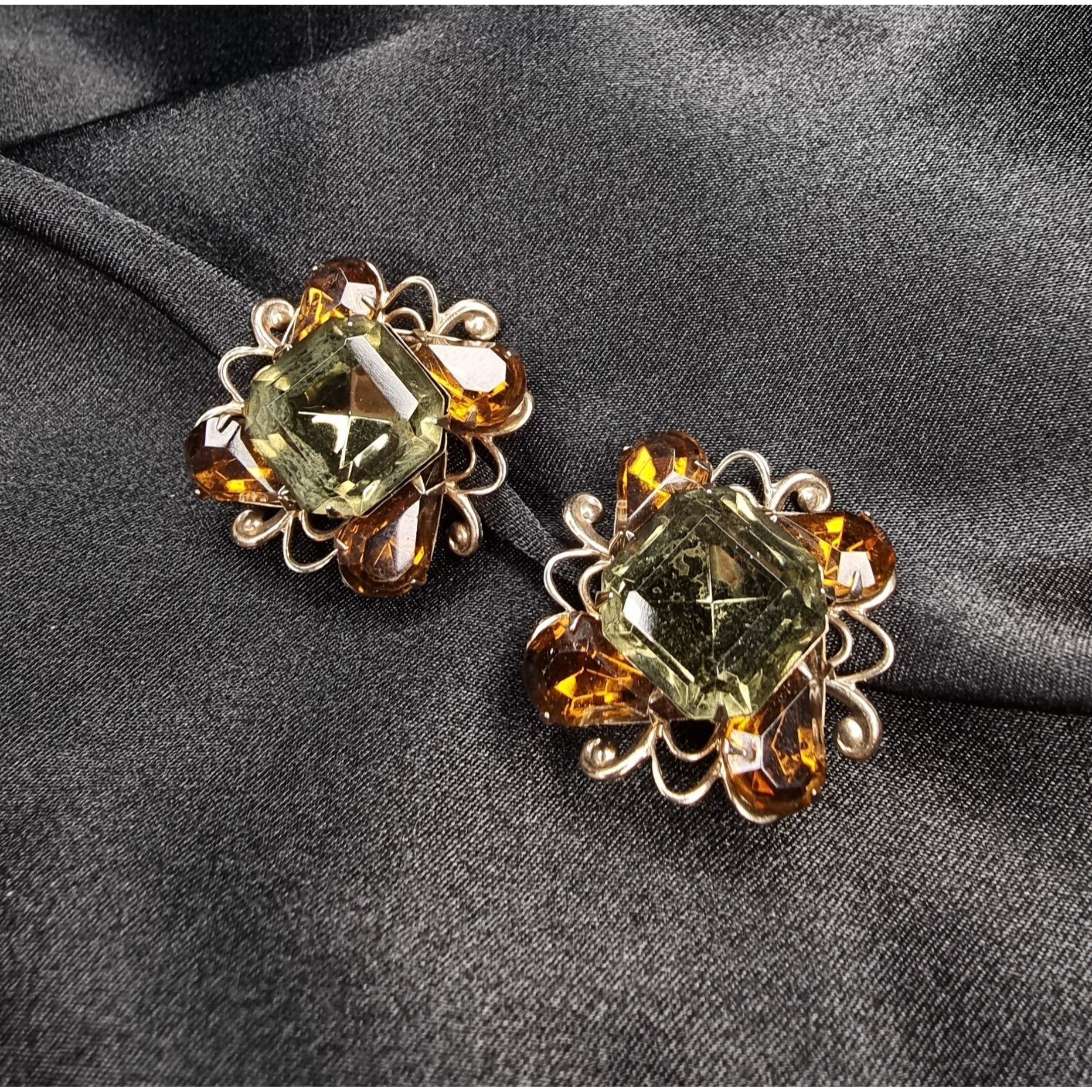 Vintage Vintage BEAU JEWELS Signed 1960s Earrings With Green & Amber Size ONE SIZE - 4 Thumbnail