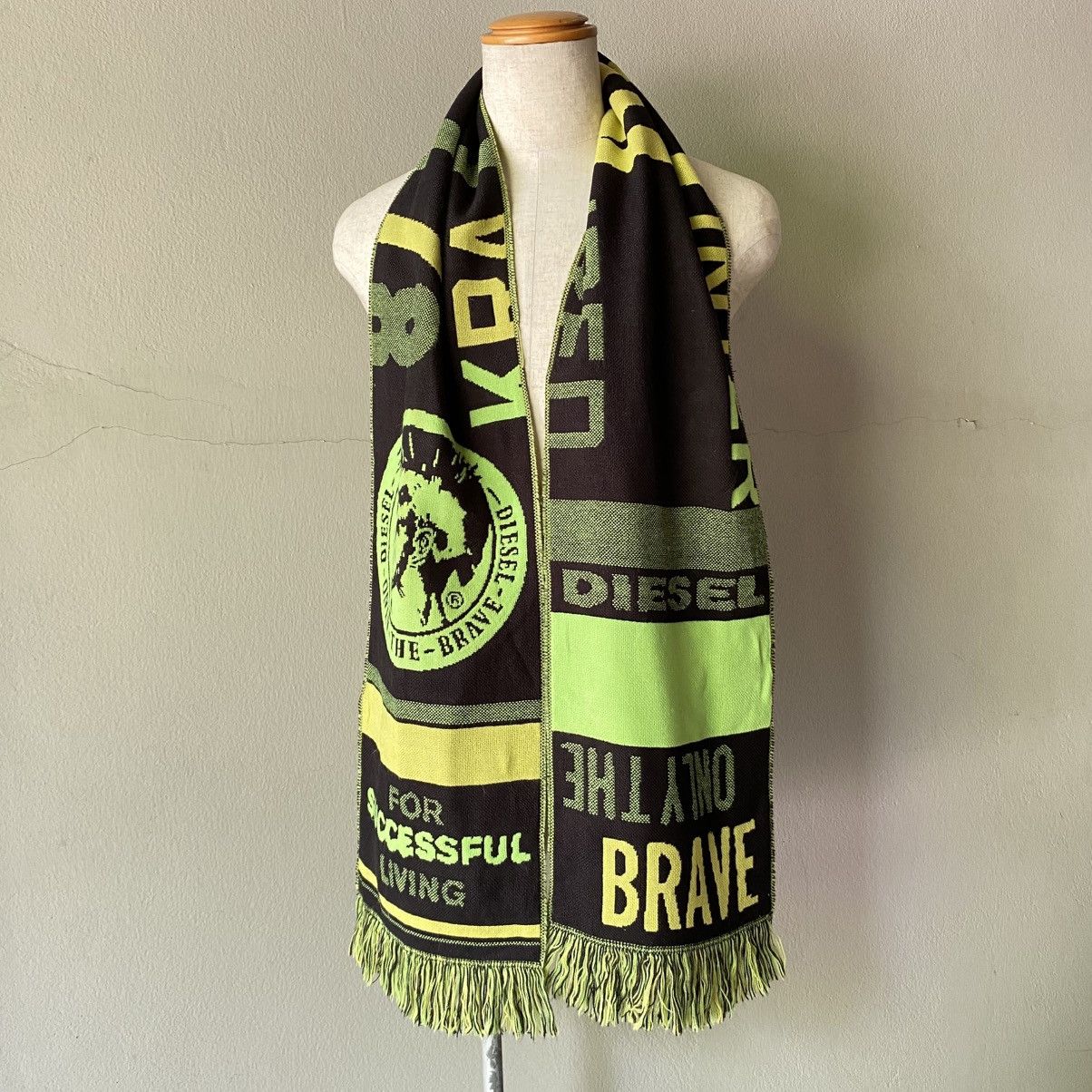 Diesel Diesel Logo Scarf in Black & Neon Green Size ONE SIZE - 1 Thumbnail