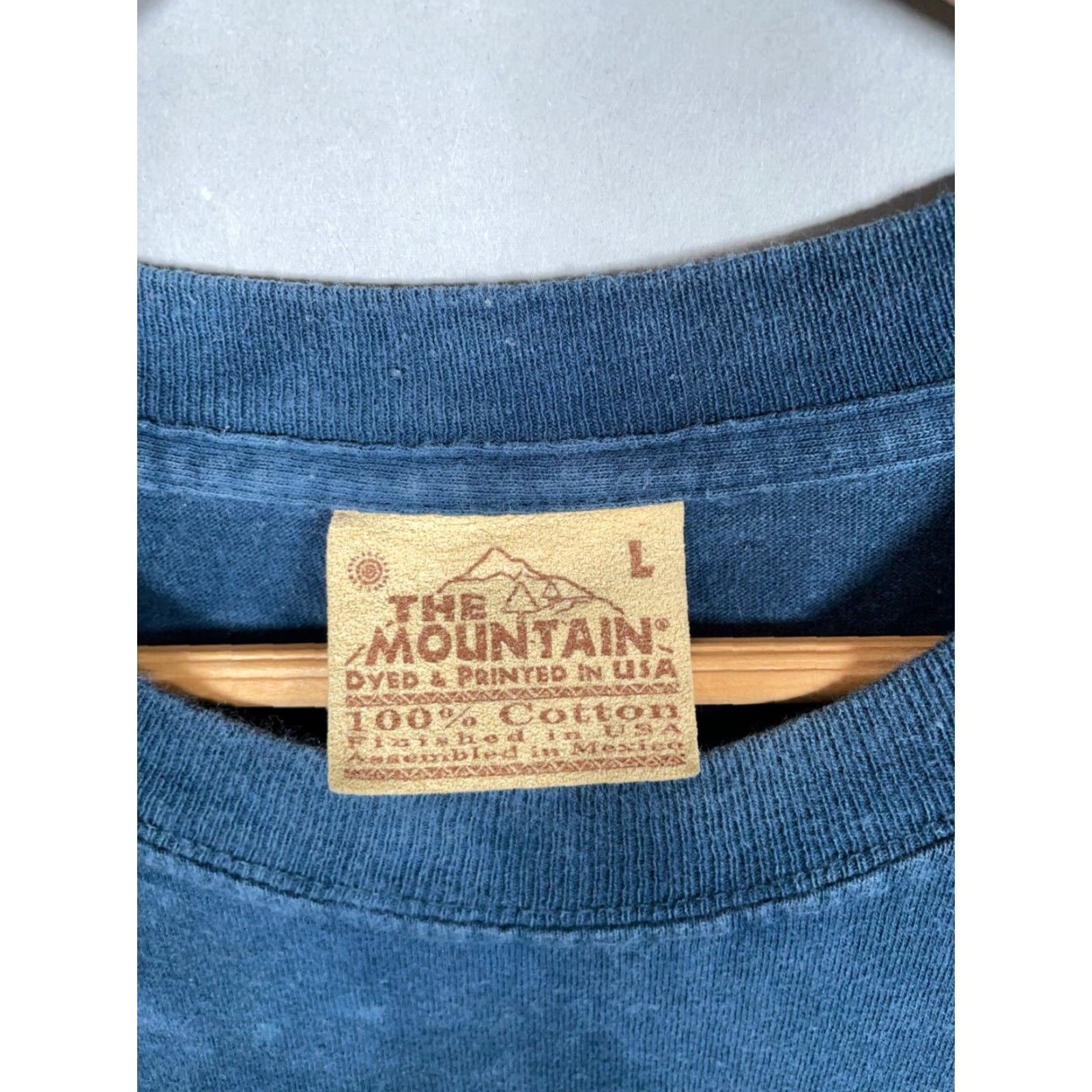 The Mountain VINTAGE The Mountain Wolf Print T-Shirt Men Large Dark Blue Tie Dye Tribal Nature 2000s Size US L / EU 52-54 / 3 - 4 Thumbnail