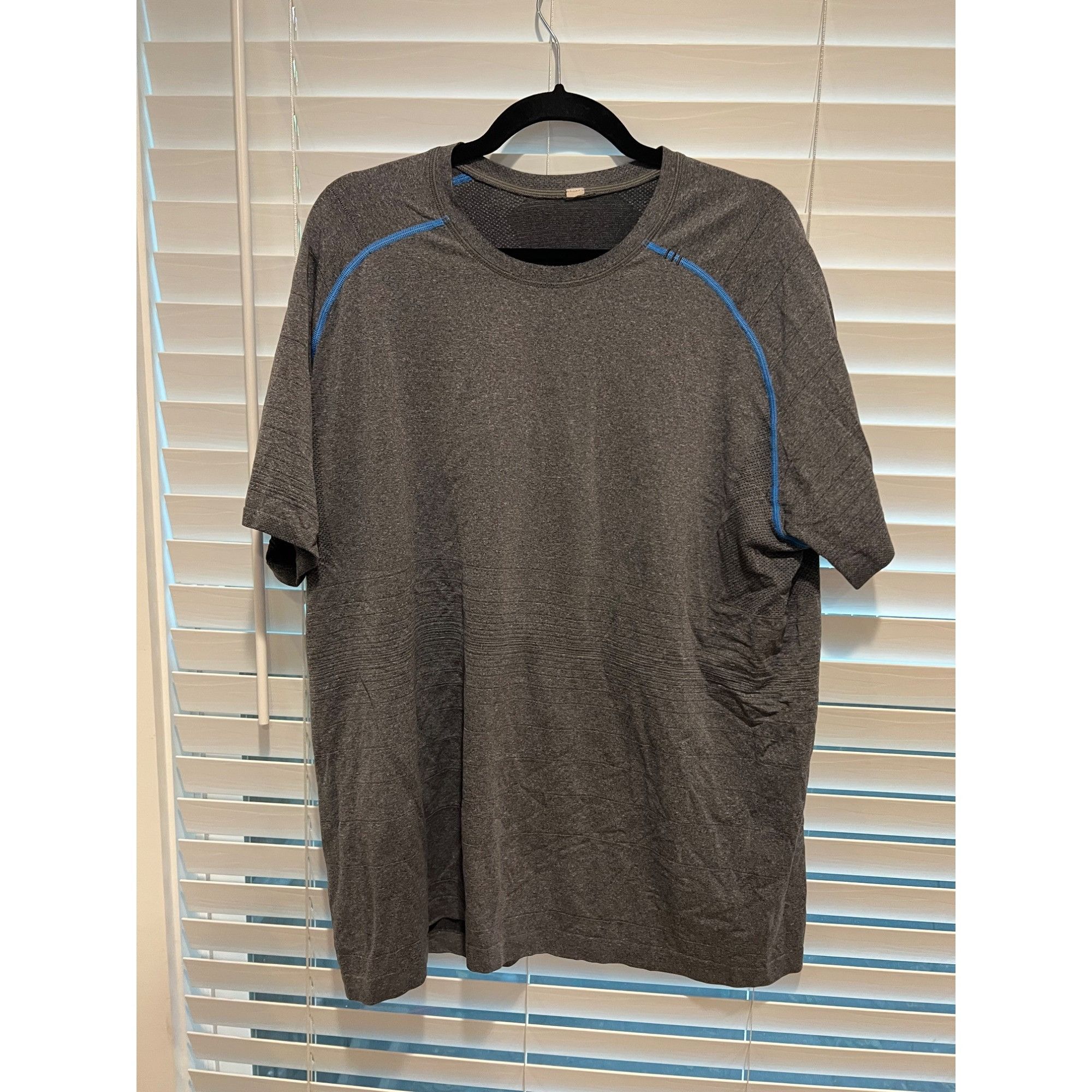 Lululemon Lululemon Metal Vent Shirt - Size XXL Size US XXL / EU 58 / 5 - 1 Thumbnail