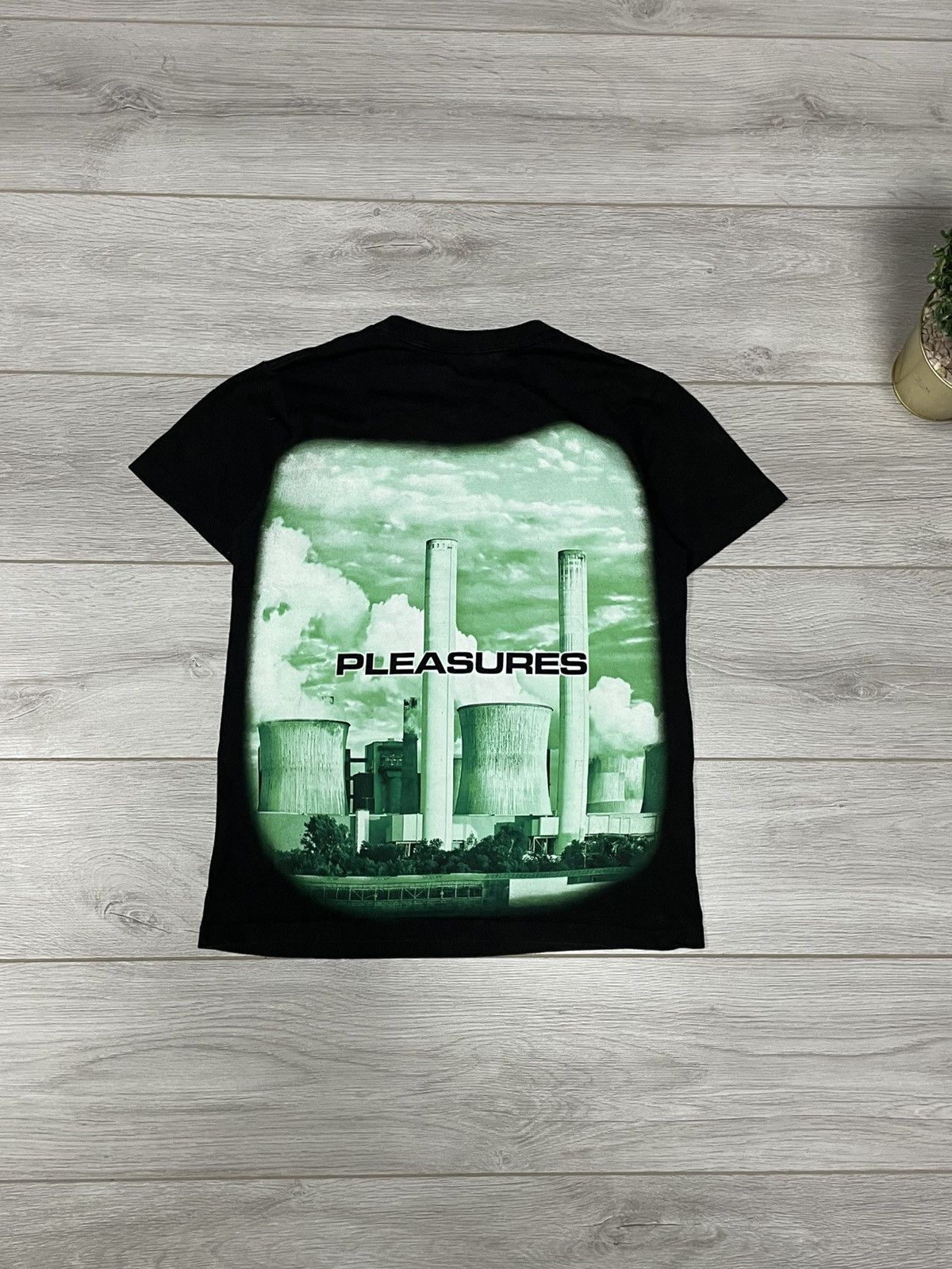 Pleasures Pleasures Desolation T-Shirt tee nuclear station over print Size US S / EU 44-46 / 1 - 1 Thumbnail