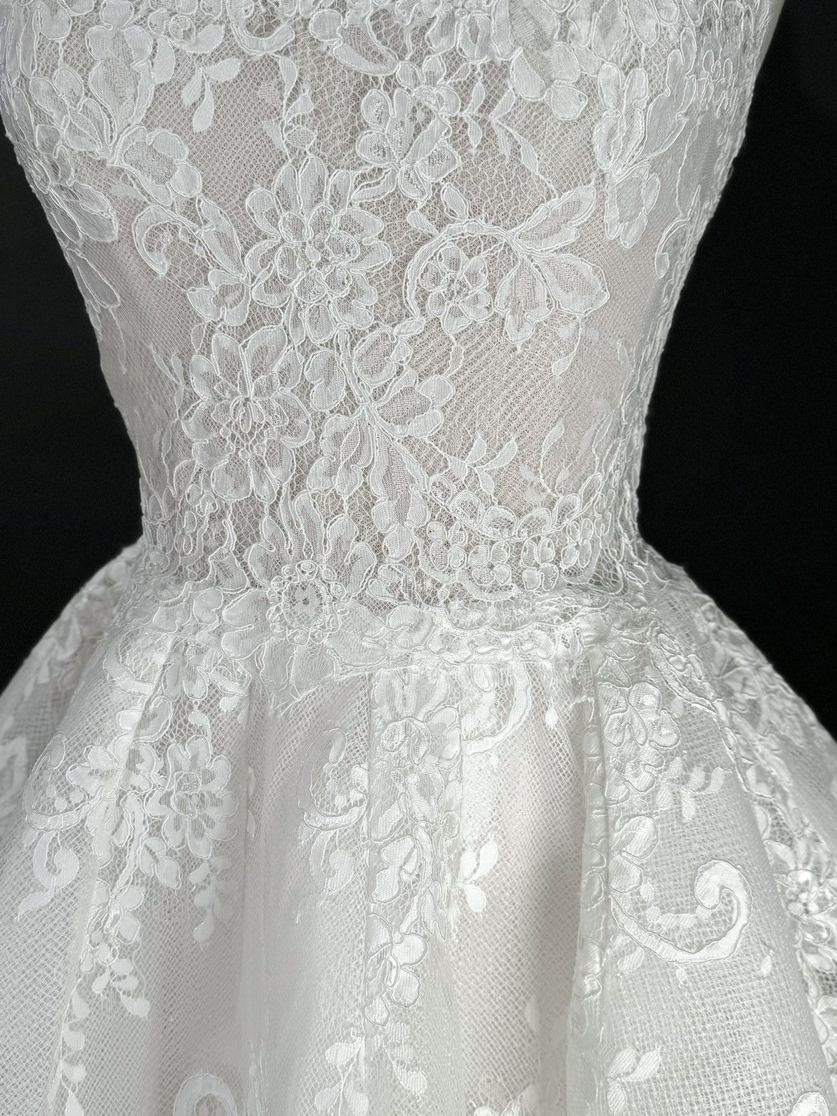 Other Preloved US 2 Anna Augusta French corded lace Bridal Gown Size XS / US 0-2 / IT 36-38 - 4 Thumbnail